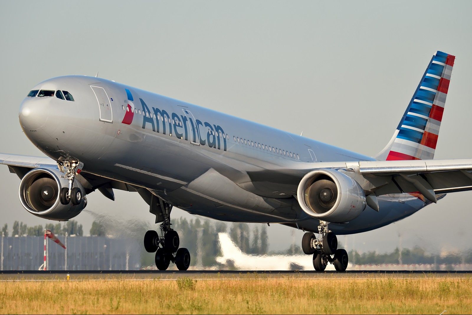 AA A330-300