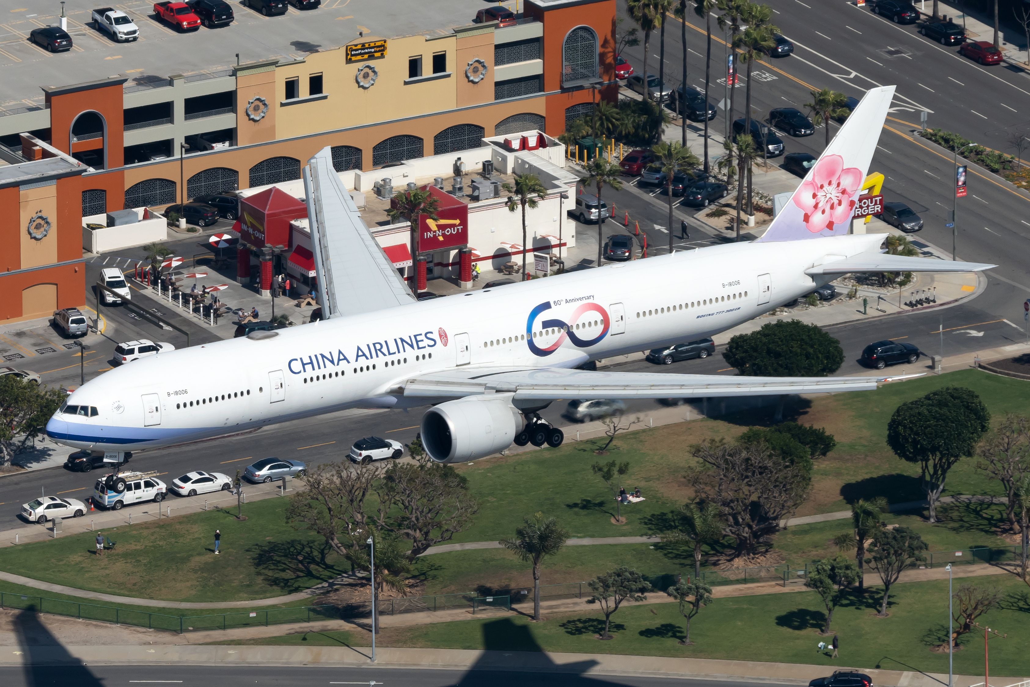 中國航空777降落在洛杉磯