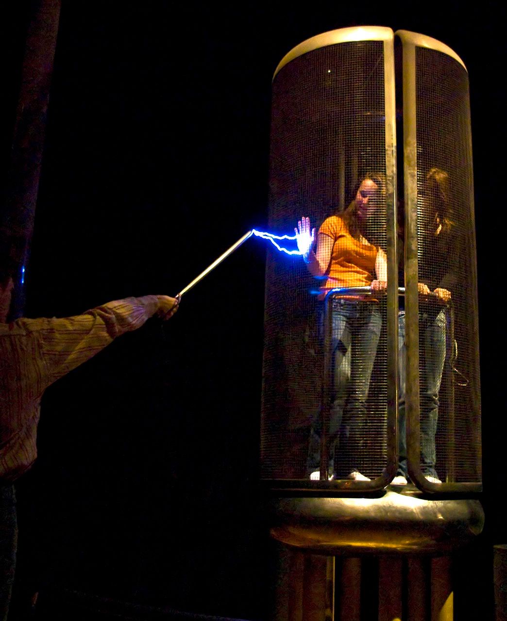 A Faraday cage demonstration