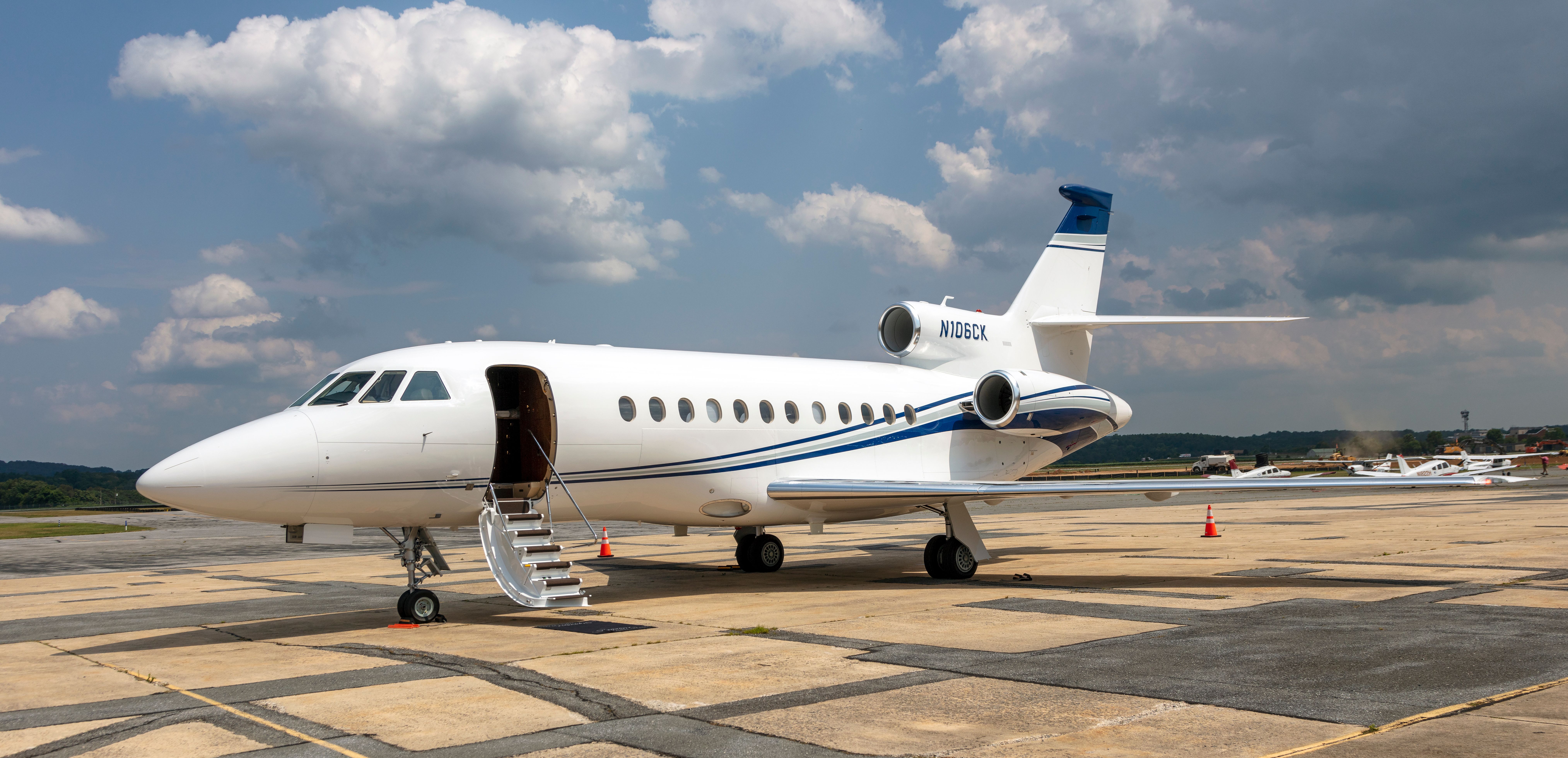 Dassault_Falcon_900_N106CK_FDK_MD1