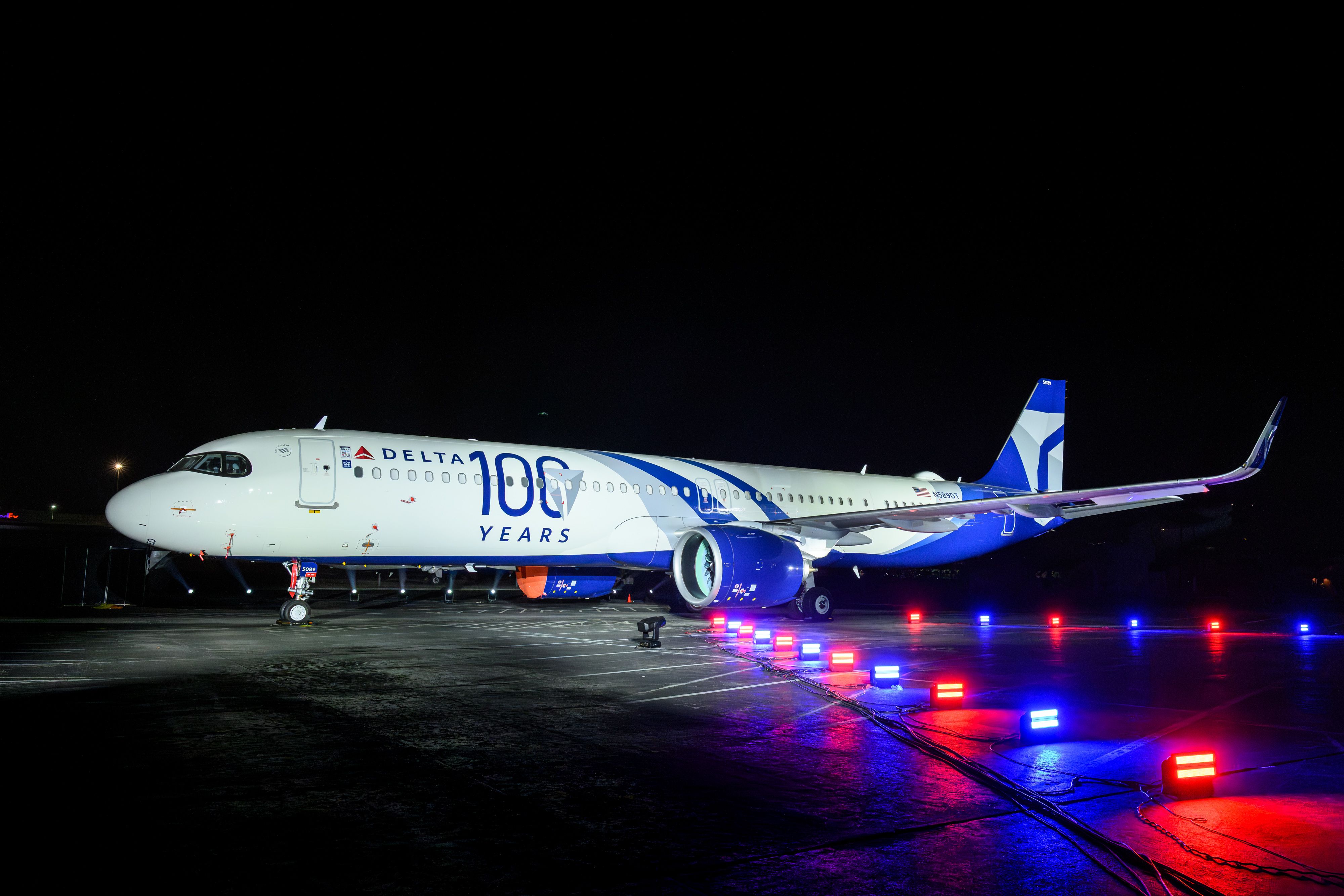 Delta Air Lines Unveils Centennial-Themed Aircraft Trading Cards