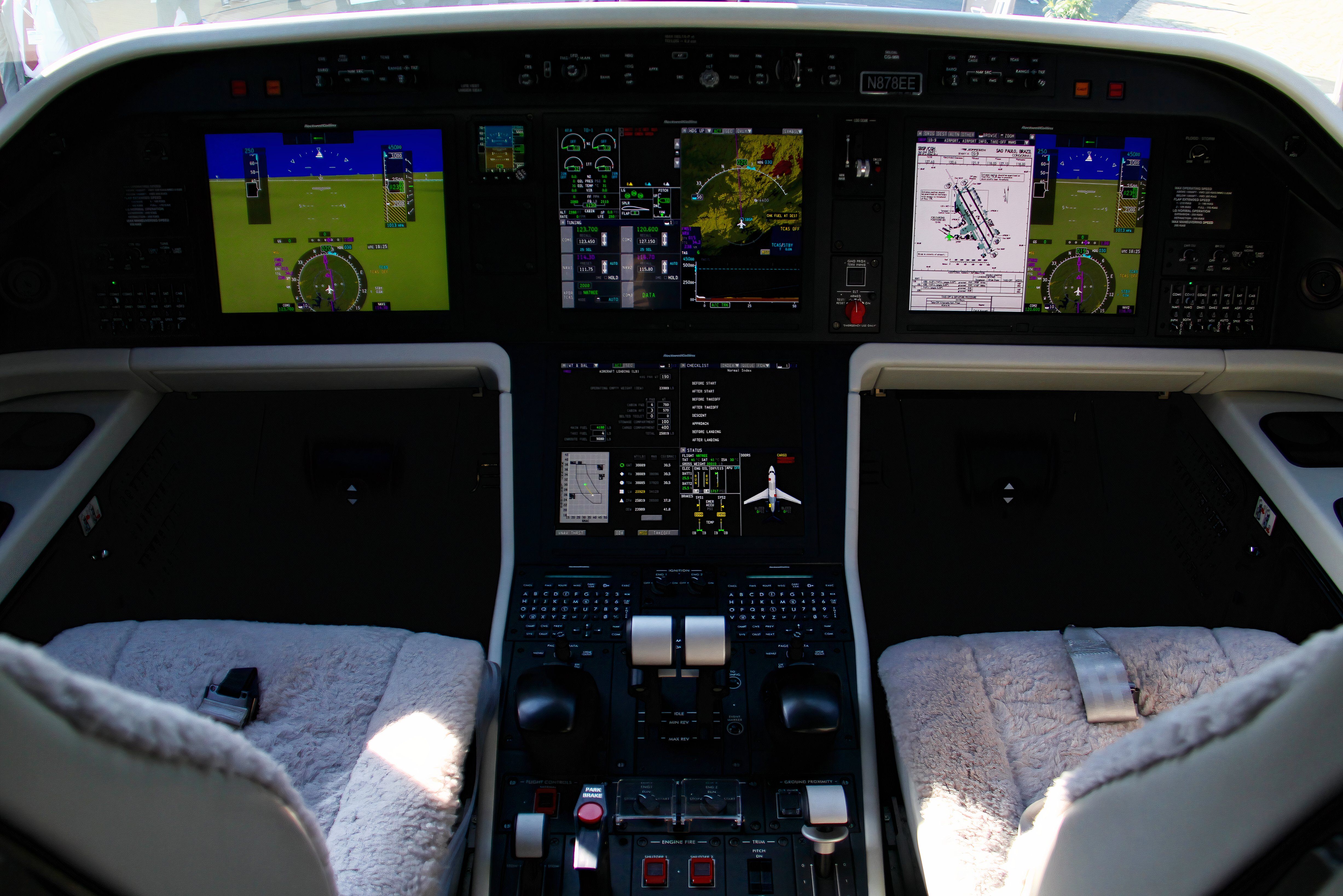 Embraer_Legacy_500_cockpit