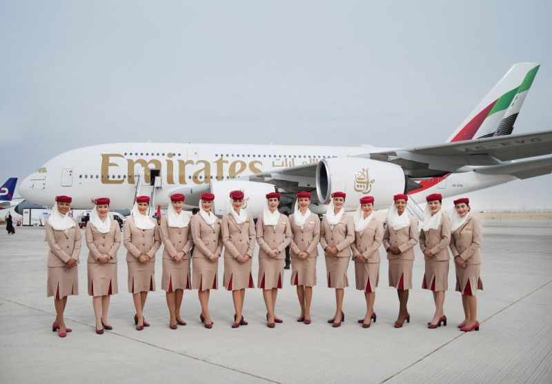 迪拜航空展覽會的阿聯酋航空A380與空姐