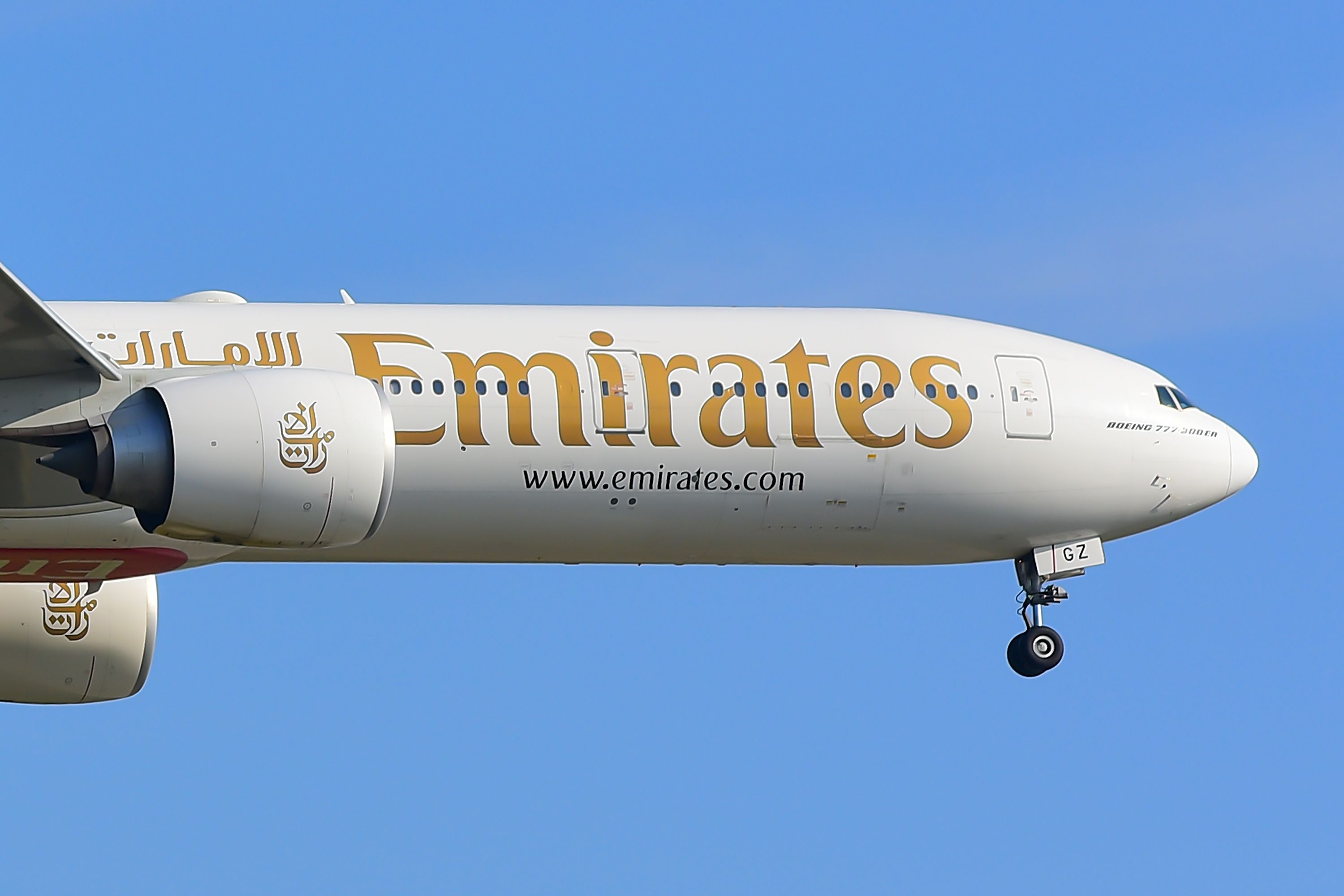 Emirates Boeing 777-300ER landing shutterstock_2582121501