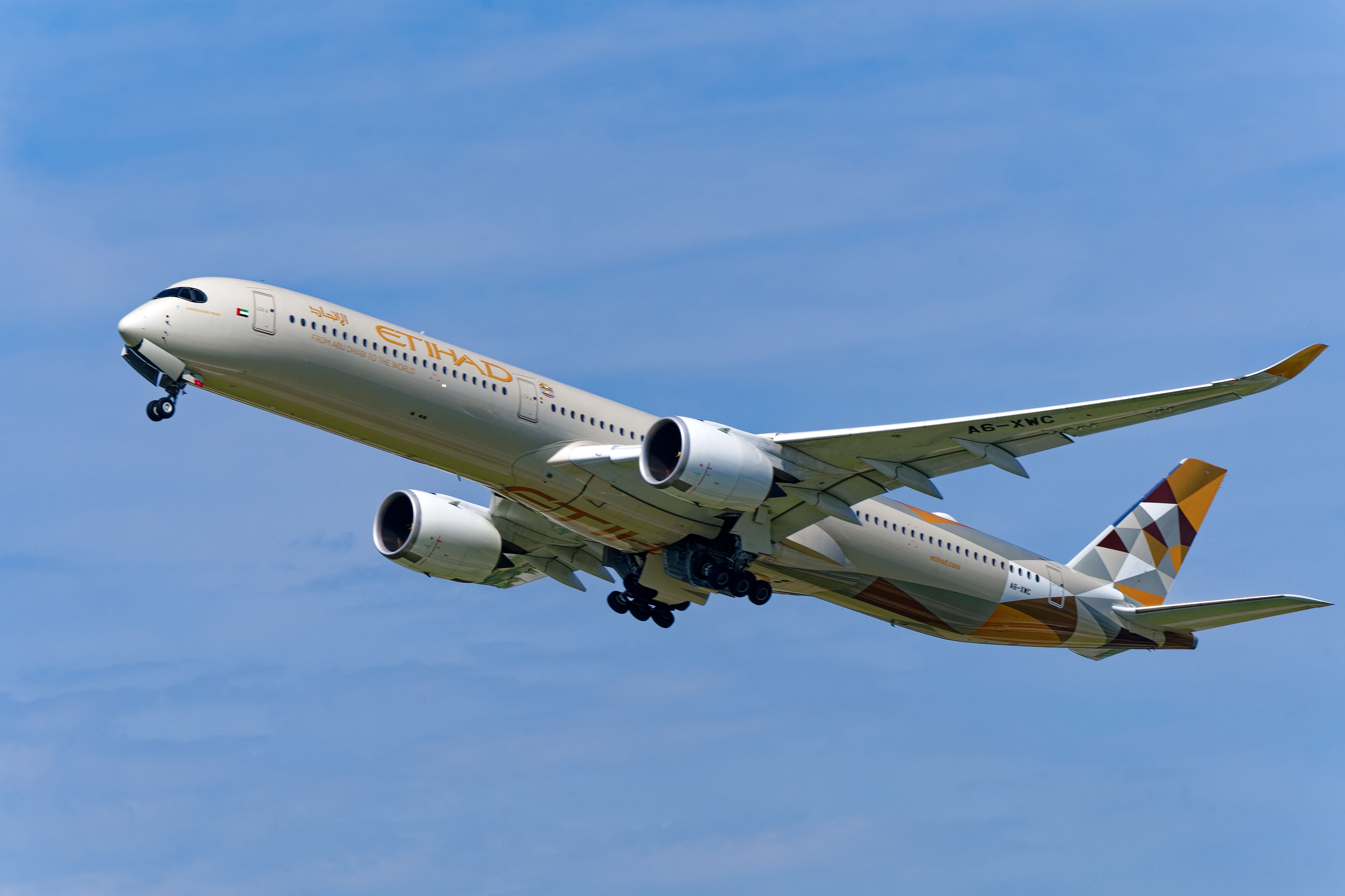 割引価格 Of Delivery Takes Airways Etihad New A350 Airbus 航空機・ヘリコプター