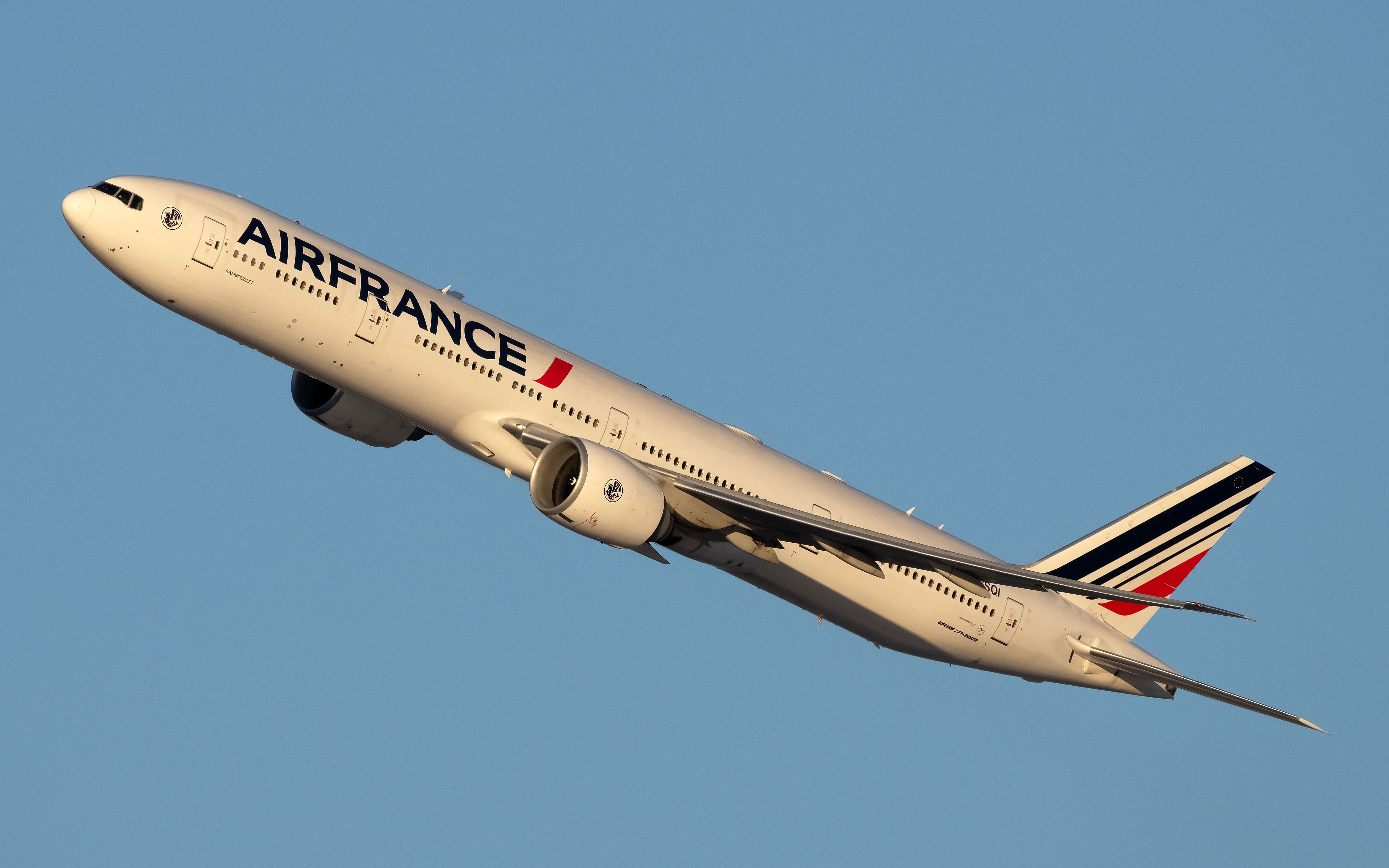 F-GSQI Air France Boeing 777-328(ER) (2)