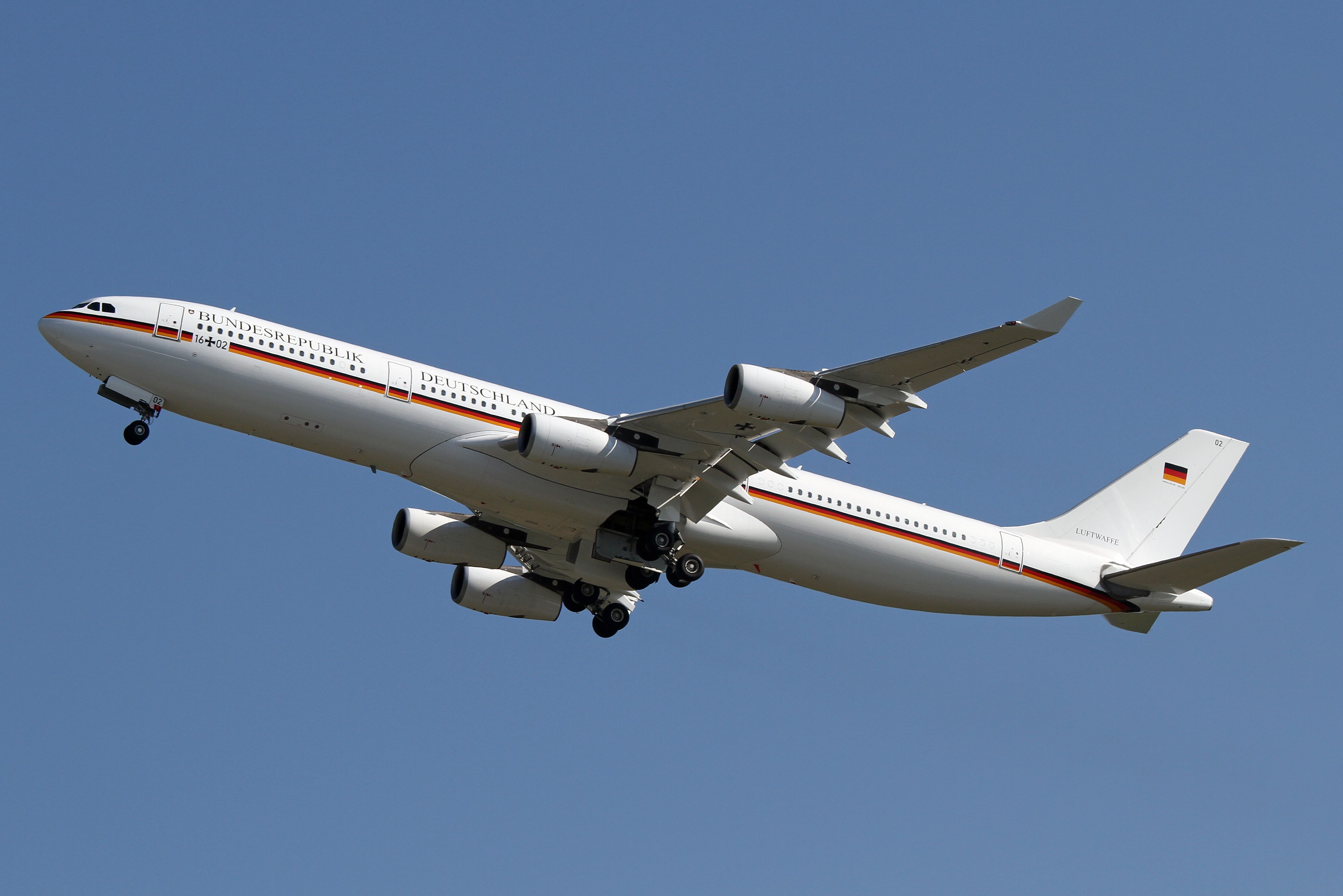 インテリジェント・ジェットAirbus A320/A330/A340 Amazon.co.jp: インテリジェント・ジェットAirbusA320/A330/A
