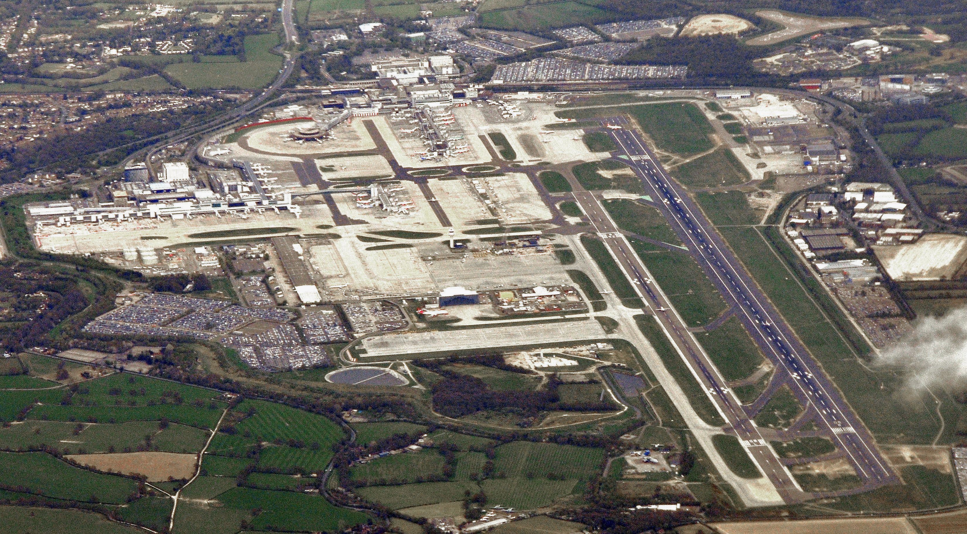 gatwick_airport_（50850159593）