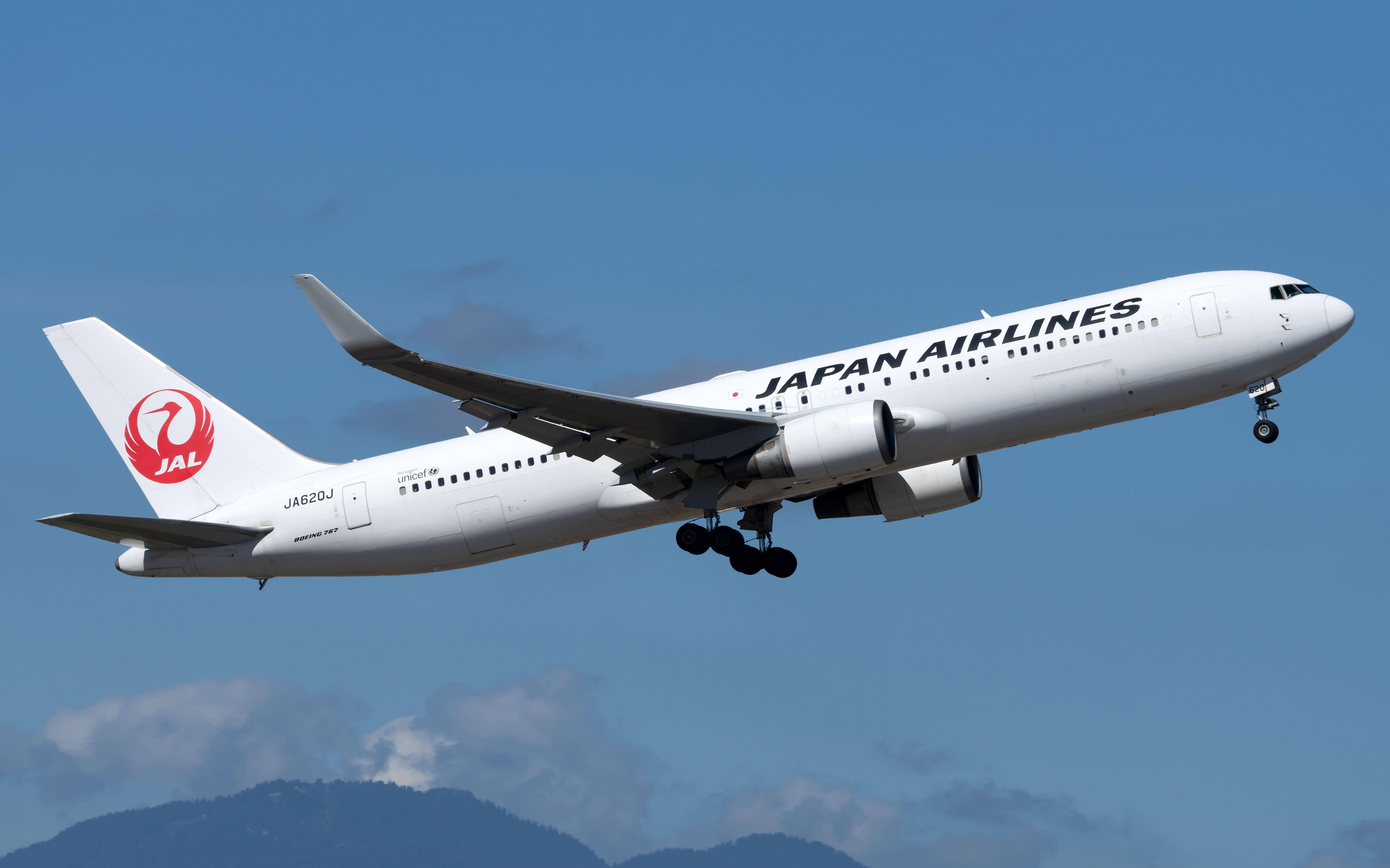 These 4 Airlines Operate Over 80% Of All Boeing 767 Flights