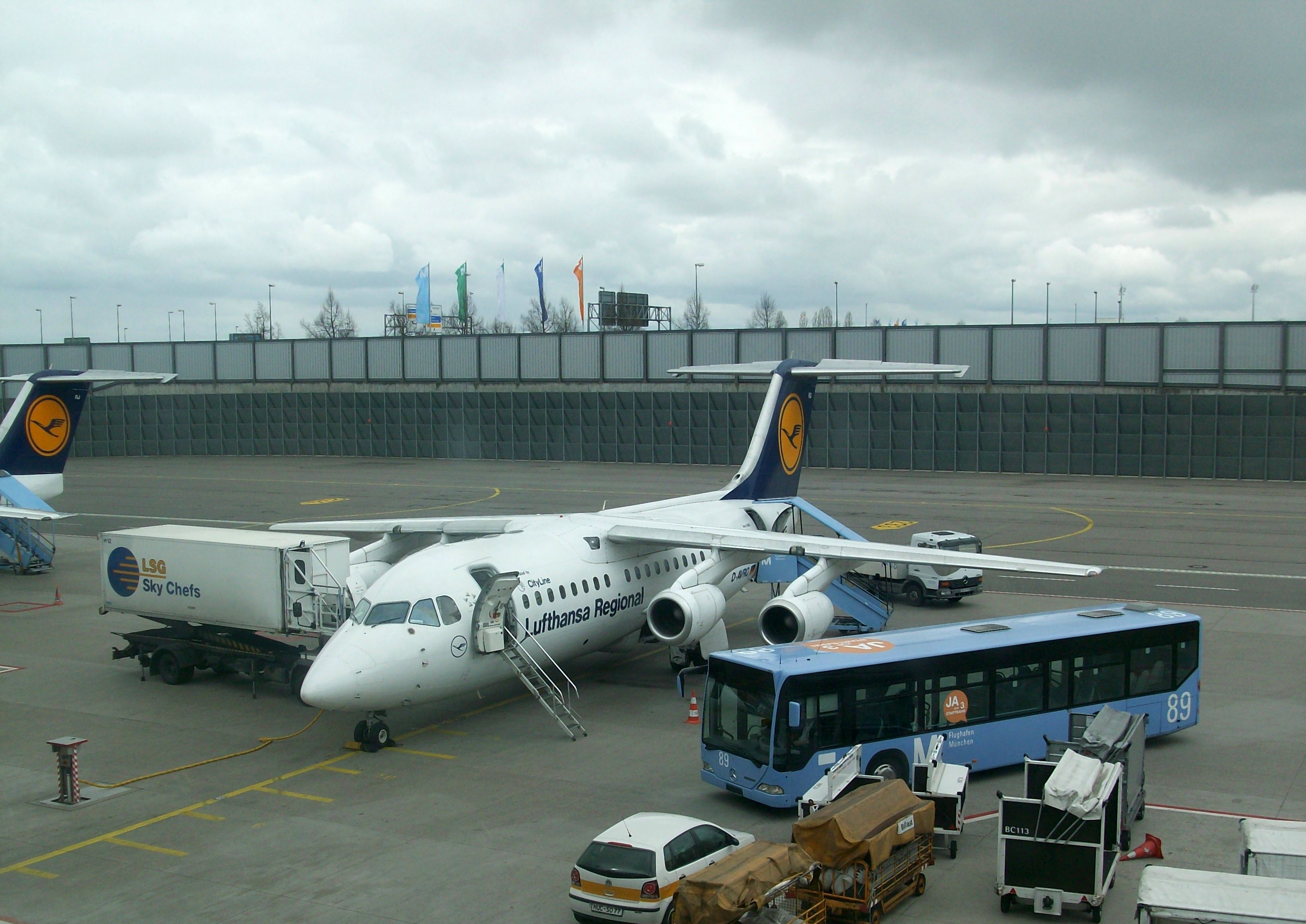 Lufthansa_regional_stopped_at_Munich_airport