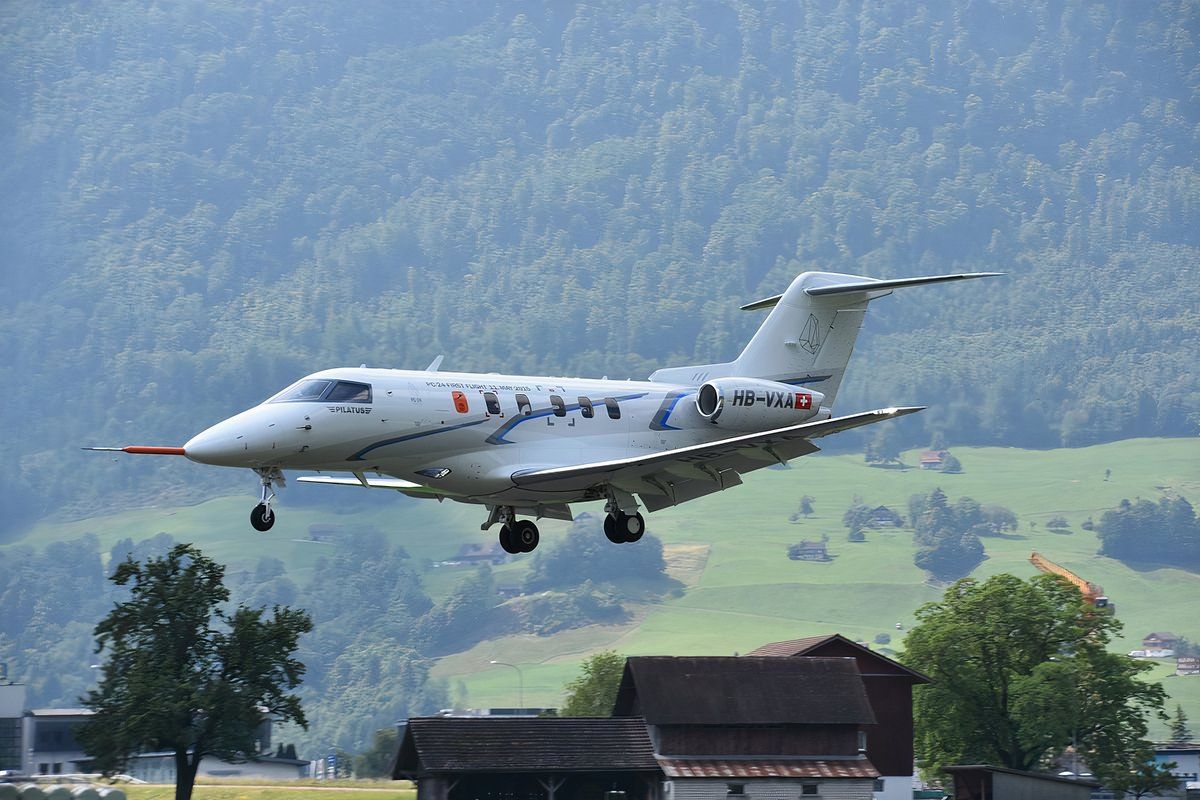 Pilatus_PC-24,_P01,_HB-VXA_(18743050229)