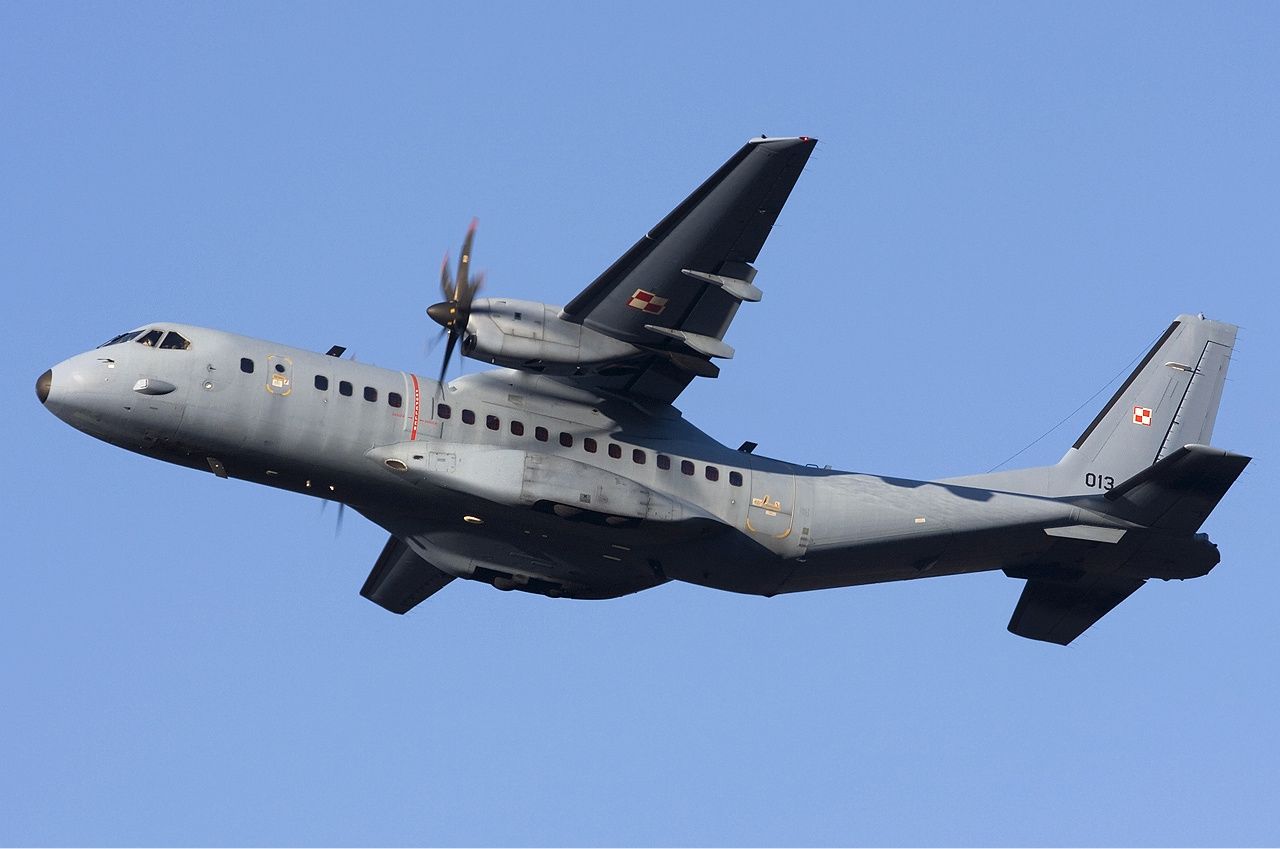 policl_Air_force_Casa_c-295m_lofting