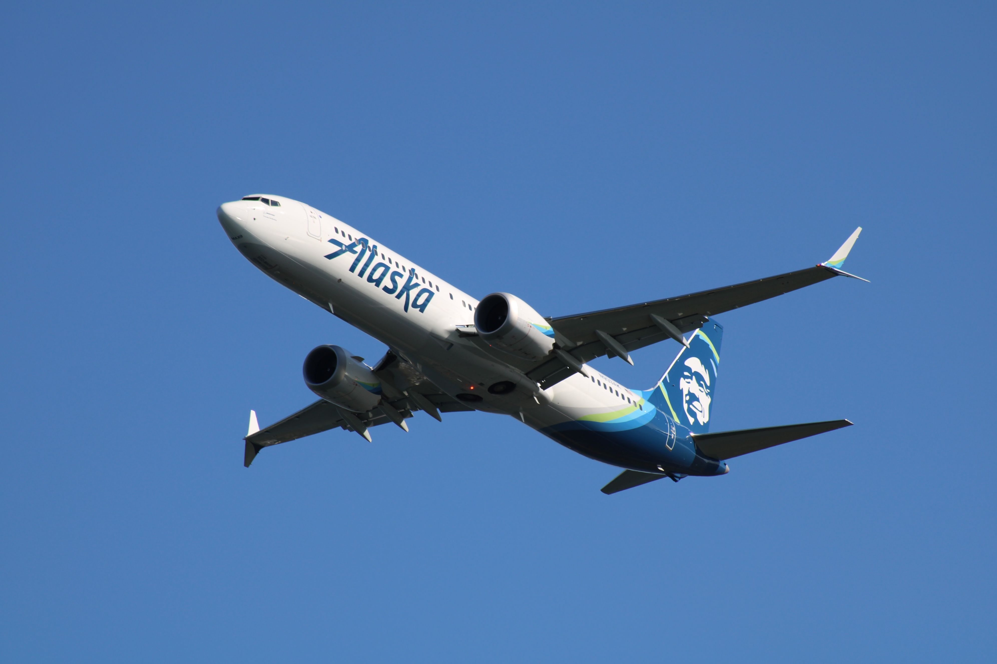 Alaska Airlines Plans Northernmost Boeing 737 MAX Route For Summer