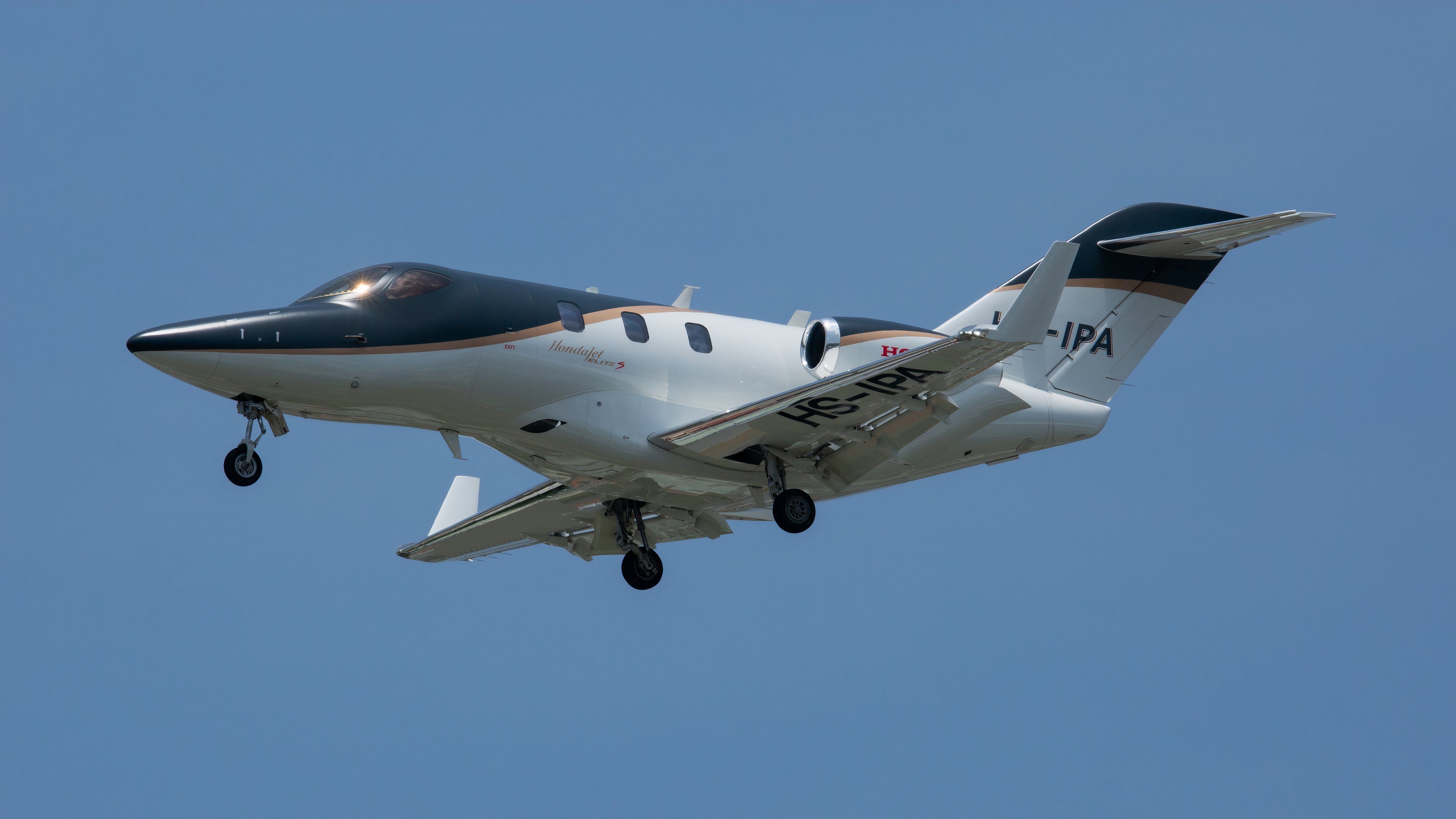 HondaJet on approach