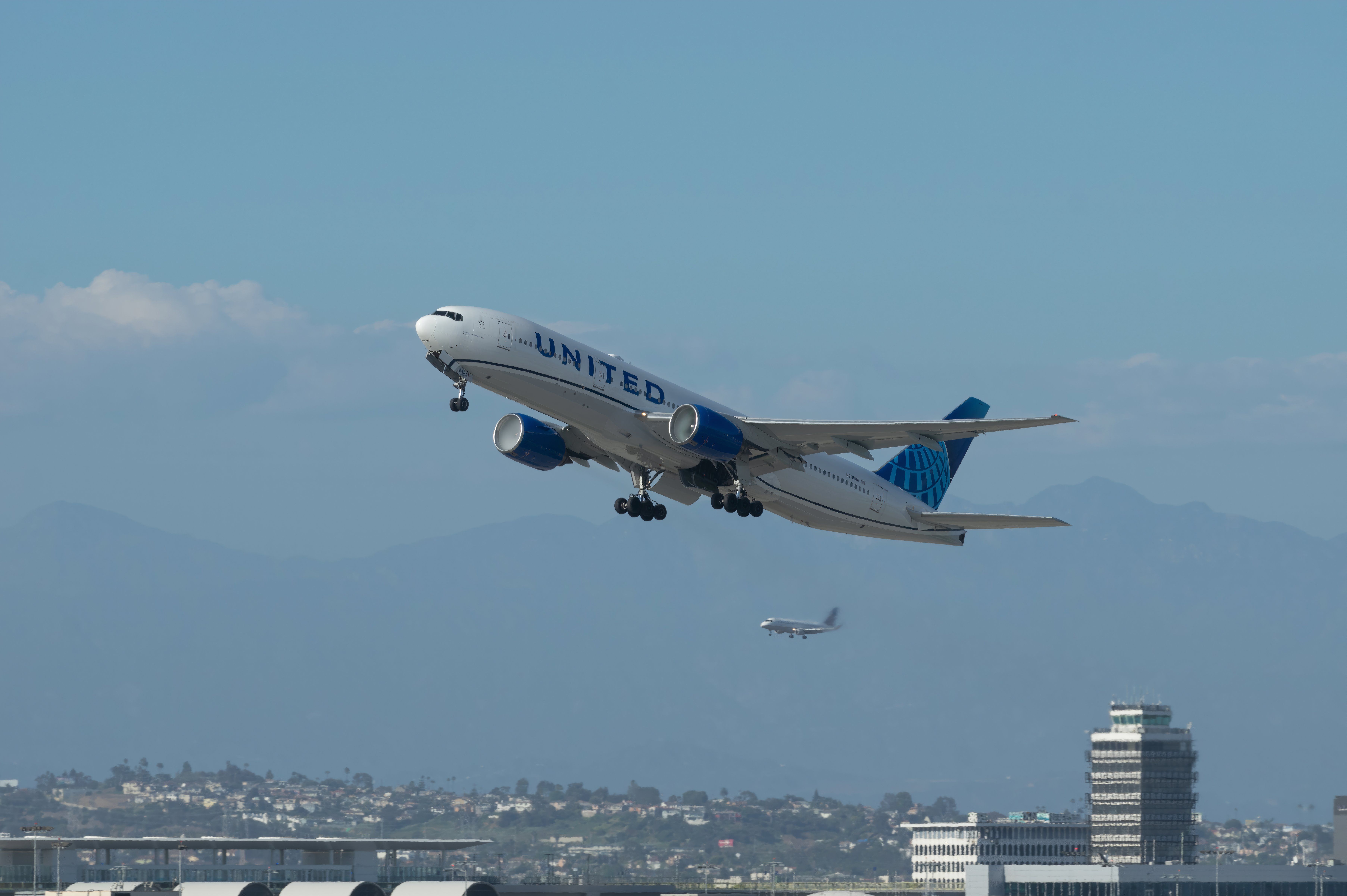 United Airlines Boeing 777-200 Flight From Amsterdam To United Airlines Boeing 777-200 Flight From Amsterdam To
