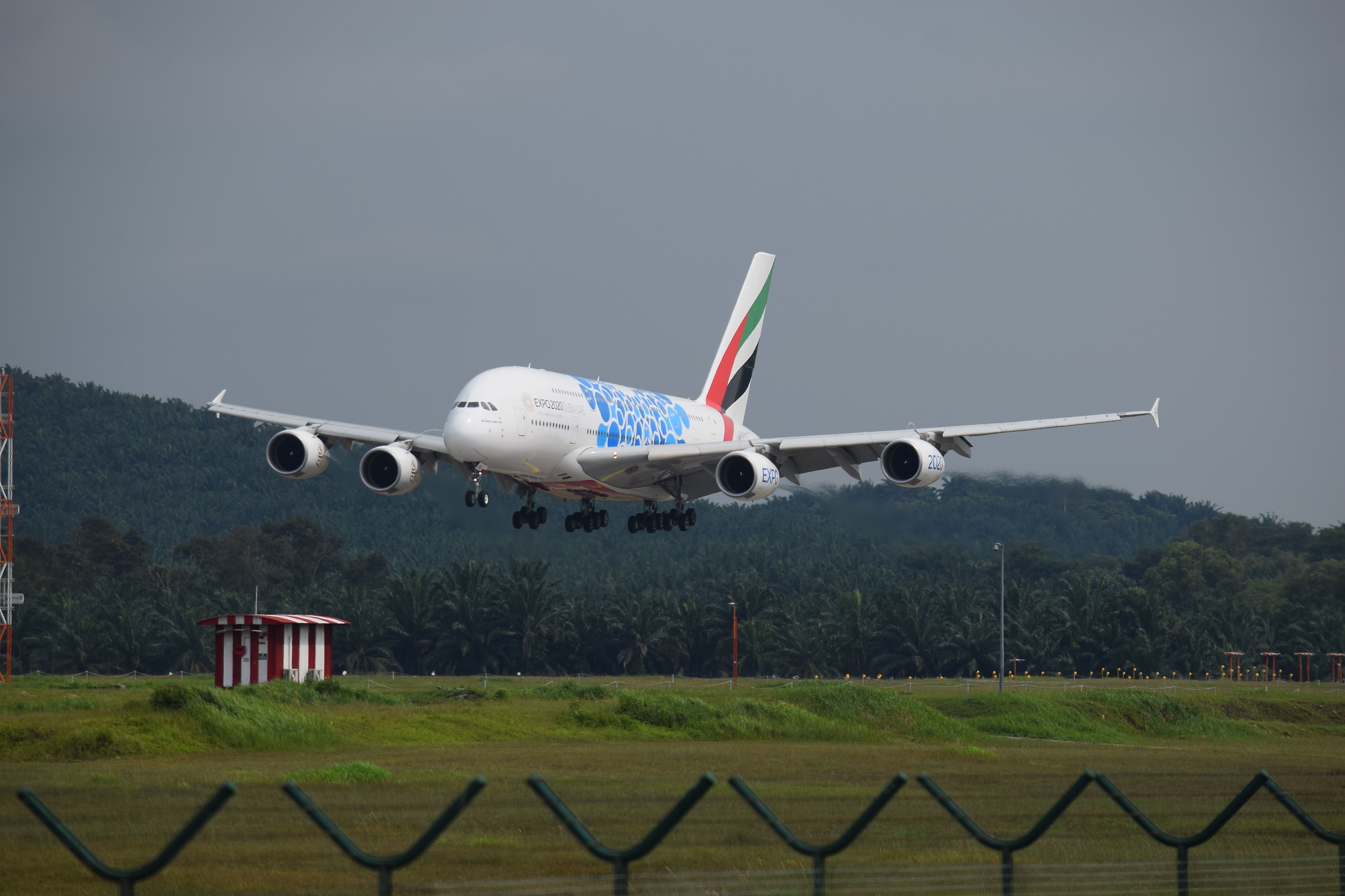 阿聯酋航空A380降落在吉隆坡