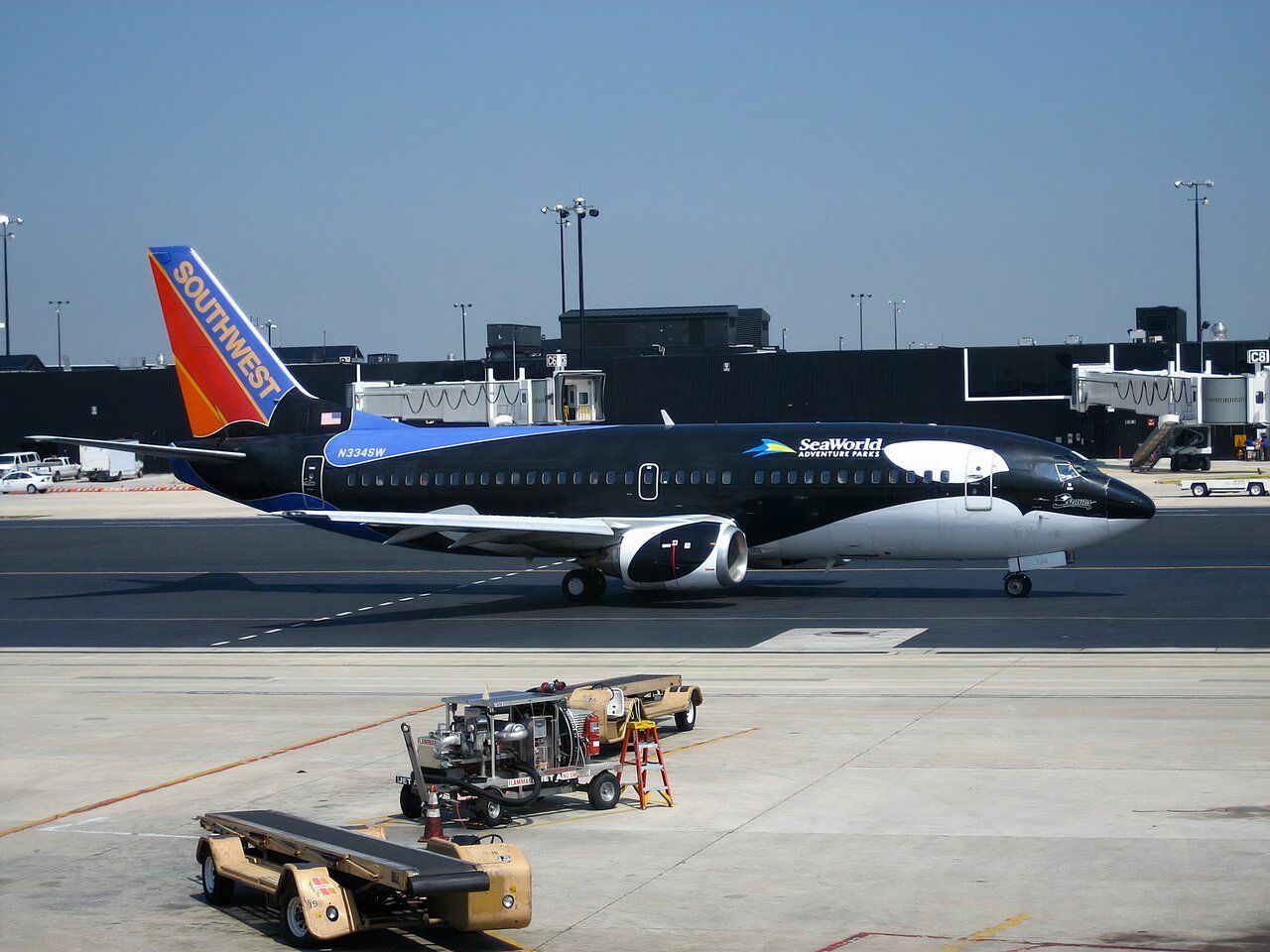 Southwest_737-3H4_N334SW_BWI_Shamu