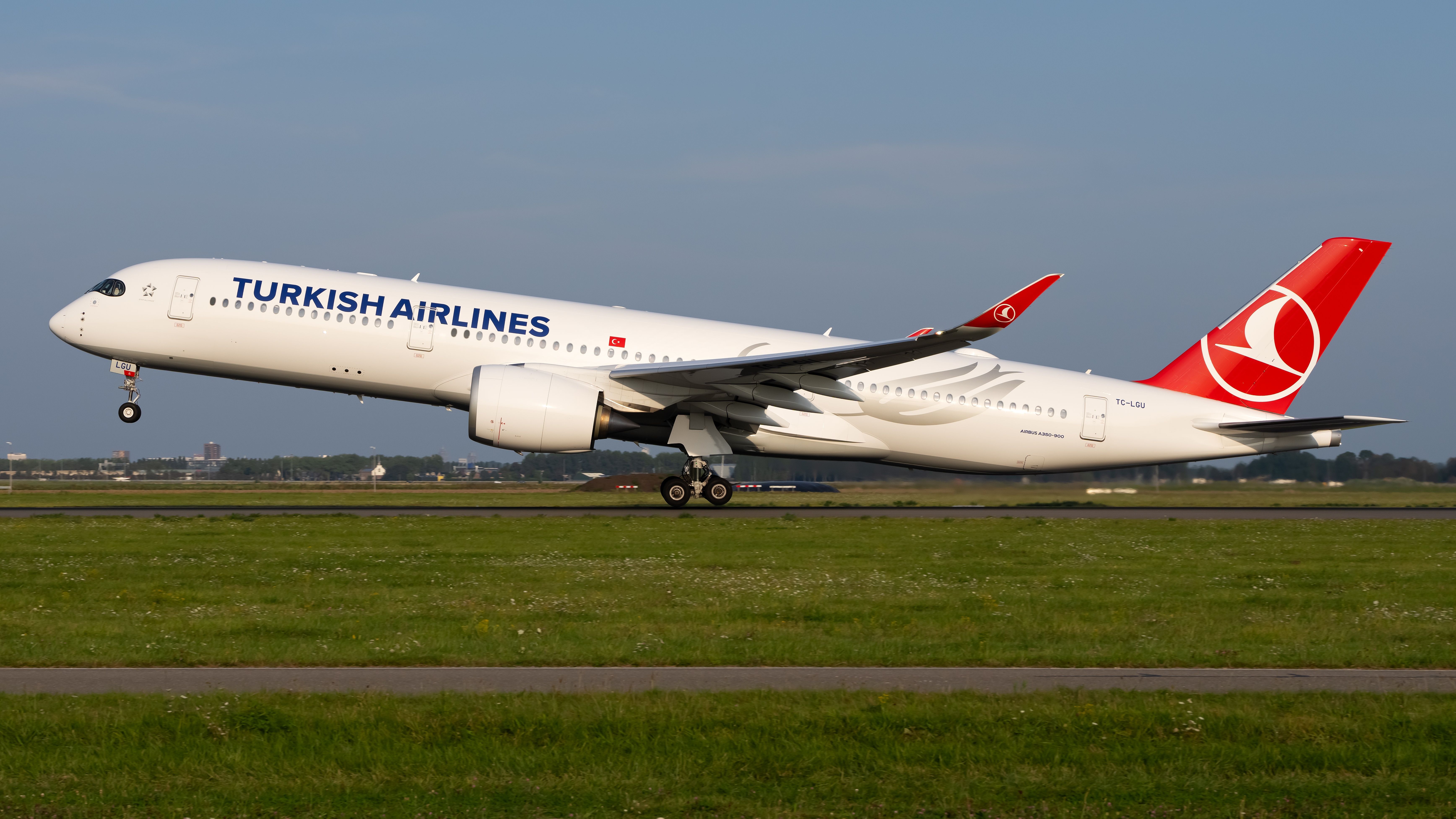 Turkish Airlines Marks 1st-Ever European Triple Departures At Istanbul Airport