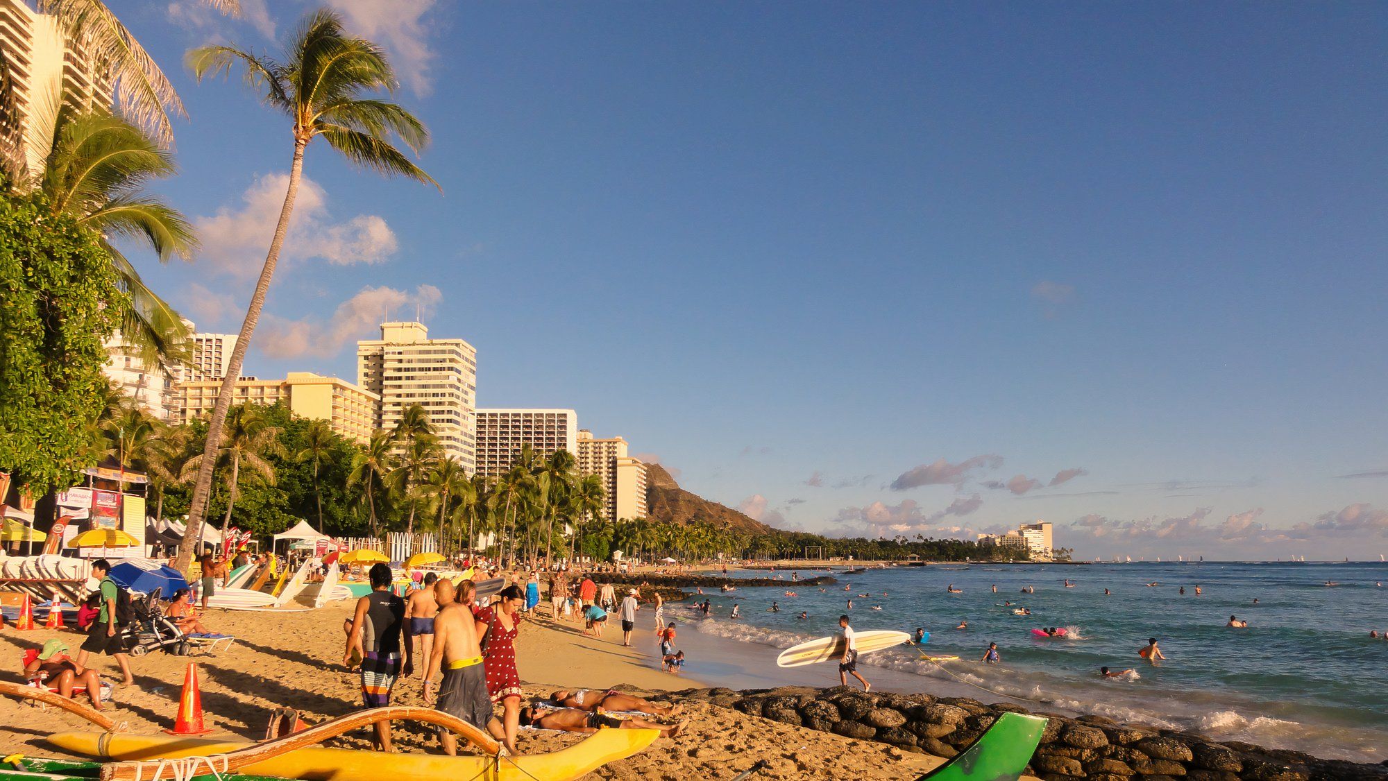 Waikiki_Beach,_Honolulu