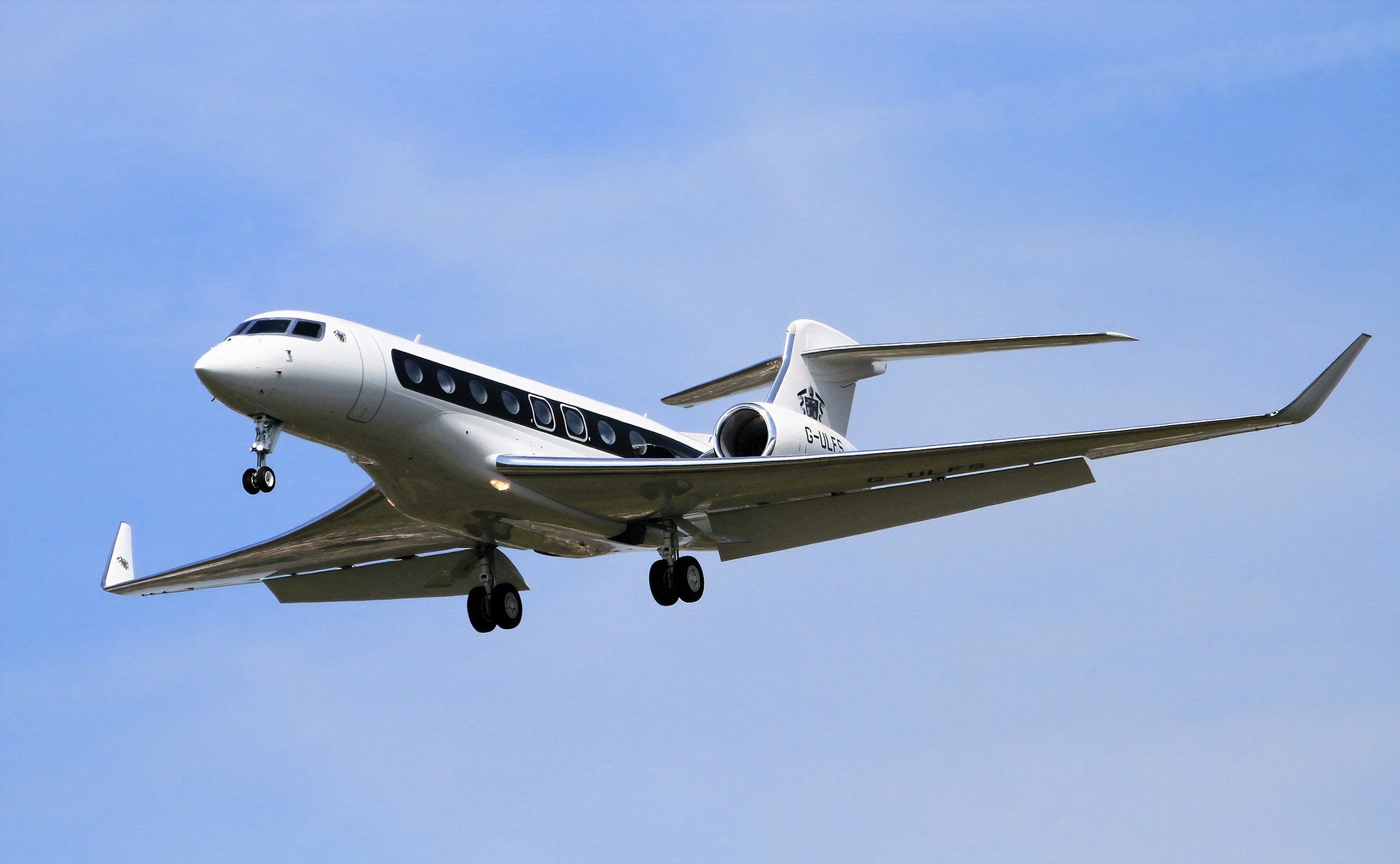 2048px-G-ULFS_Gulfstream_G650_CVT_05-05-16_(27046023031)