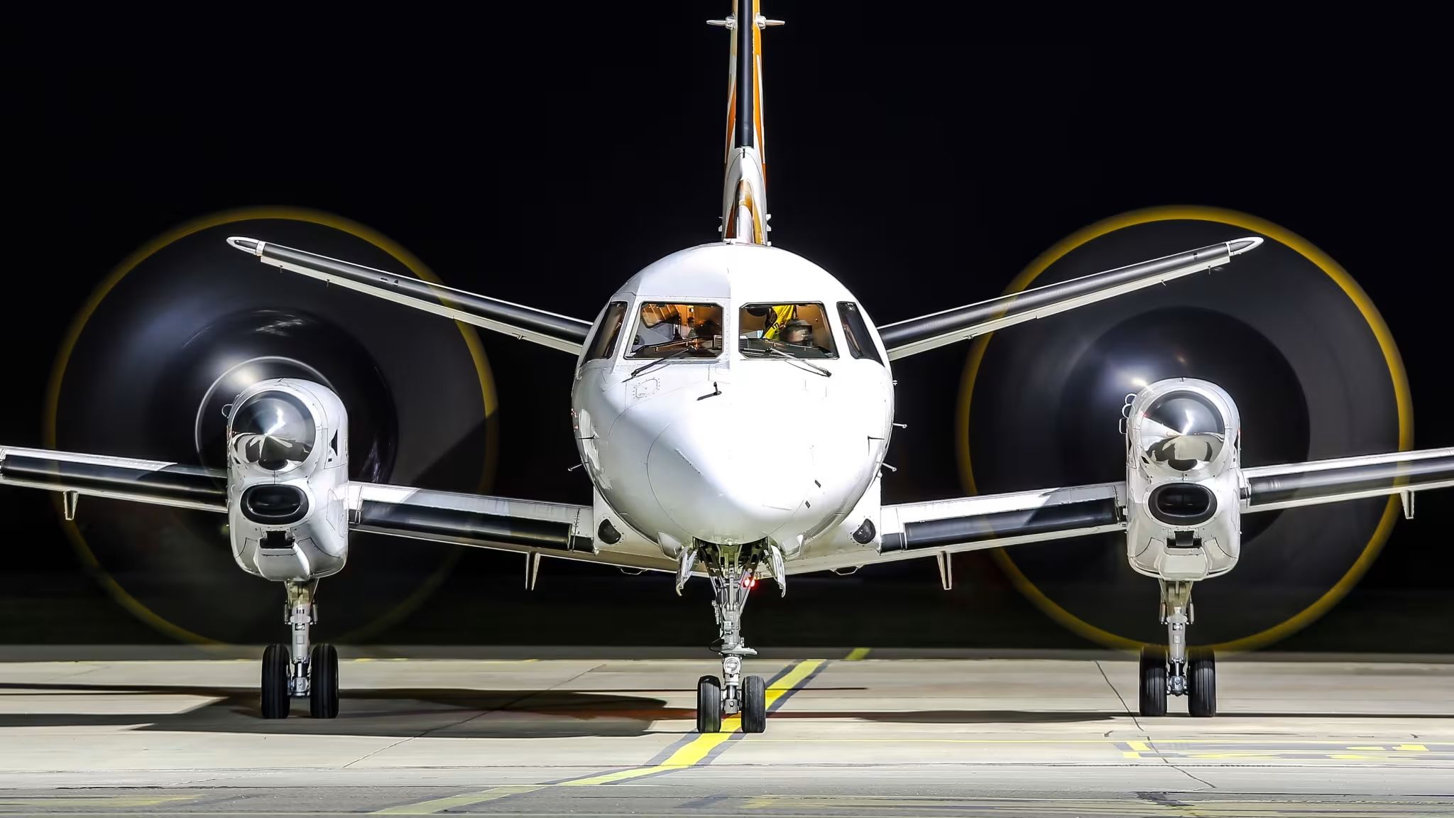 CBSHerpa B737 3機とSaab340クリスマス版 2+ Hundred Saab 340 Royalty-Free Images, Stock Photos