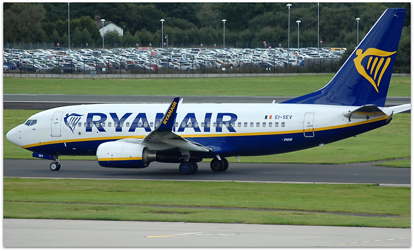 Ryanair 737-700