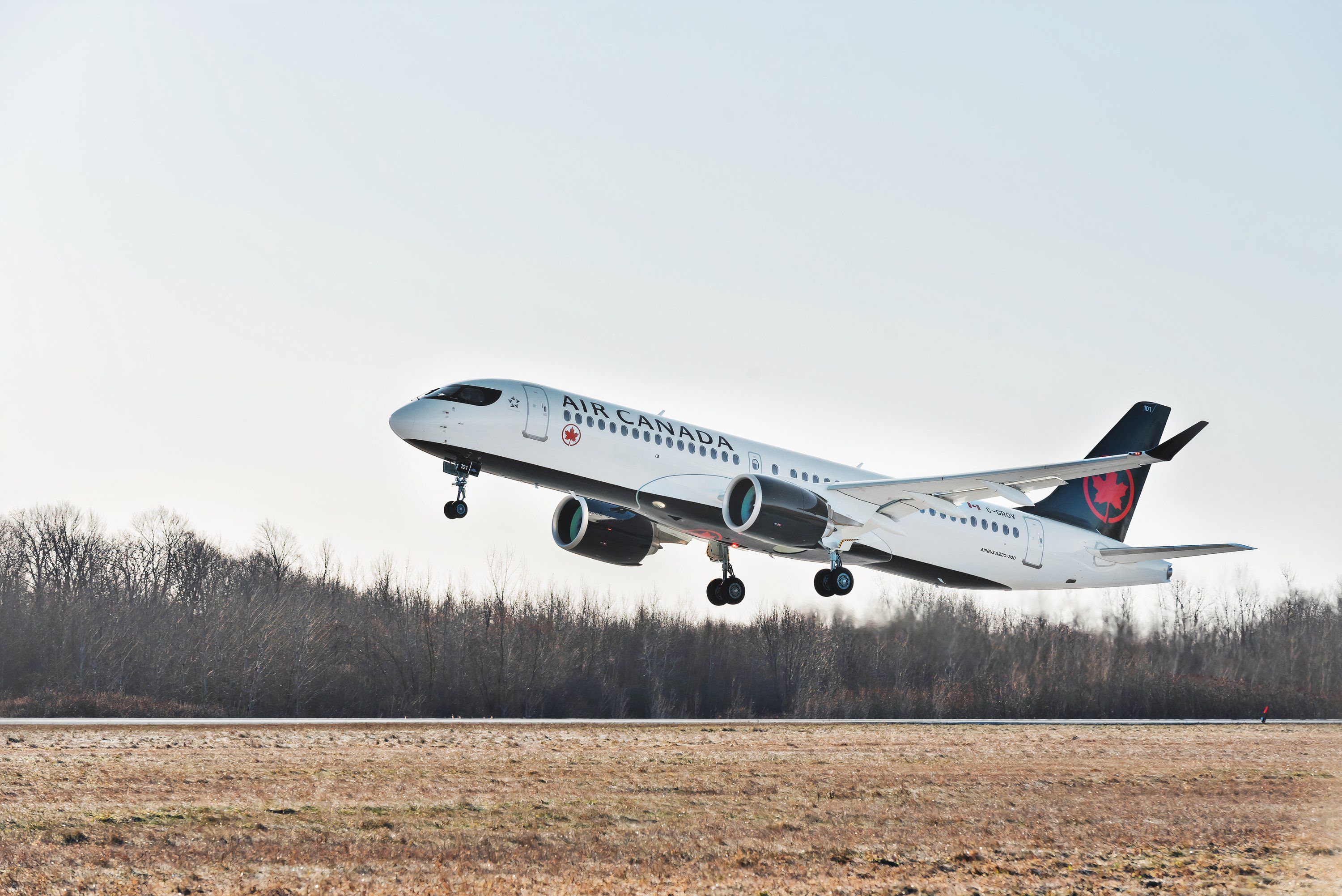 A220 Air Canada take off