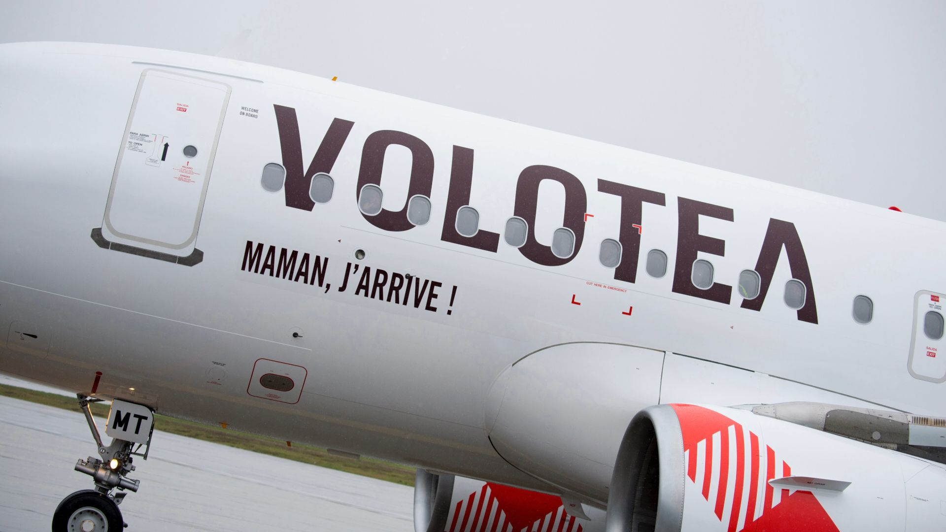 Volotea Airbus A319 Aircraft Close Up 