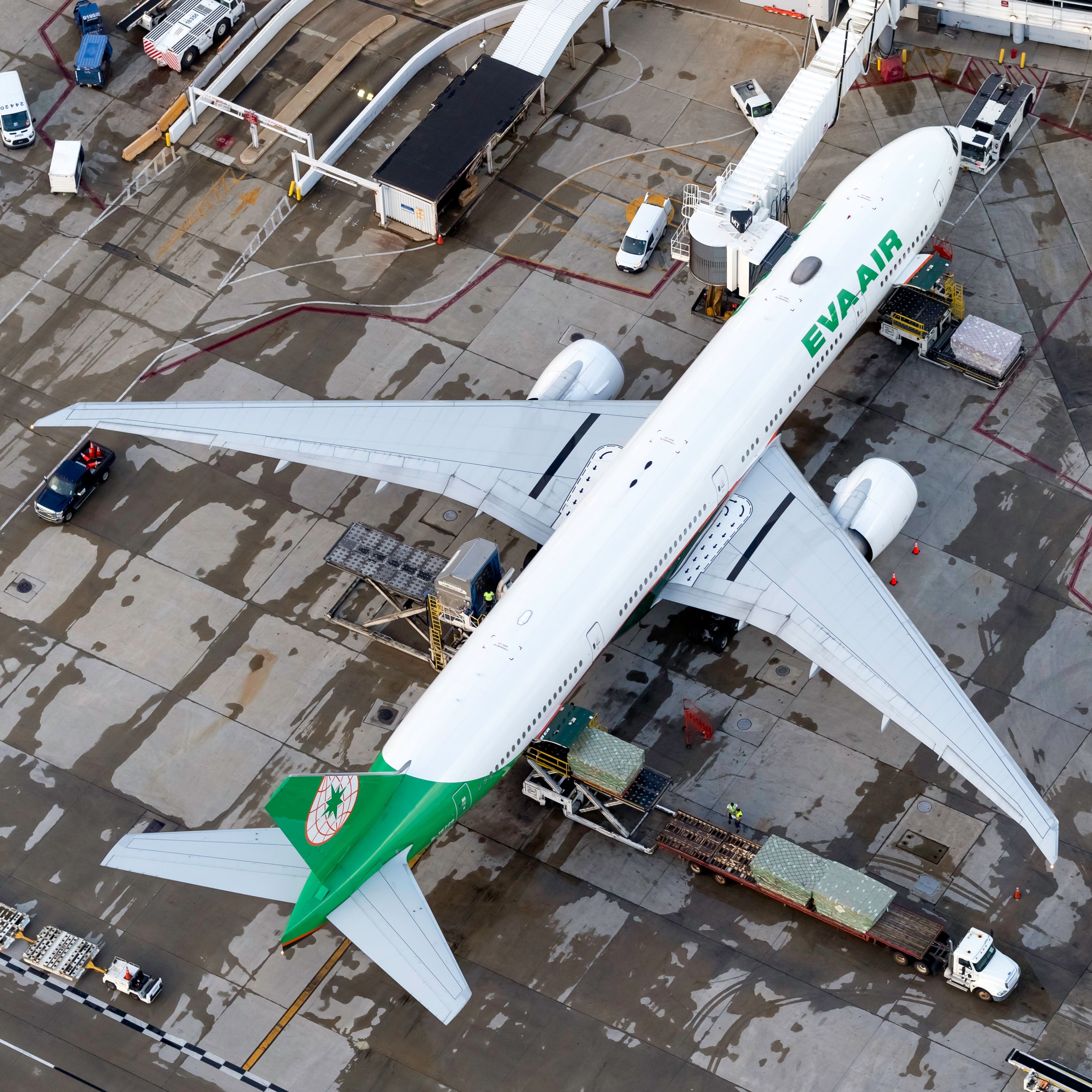 B-16726 Eva Air Boeing 777-35E (ER)