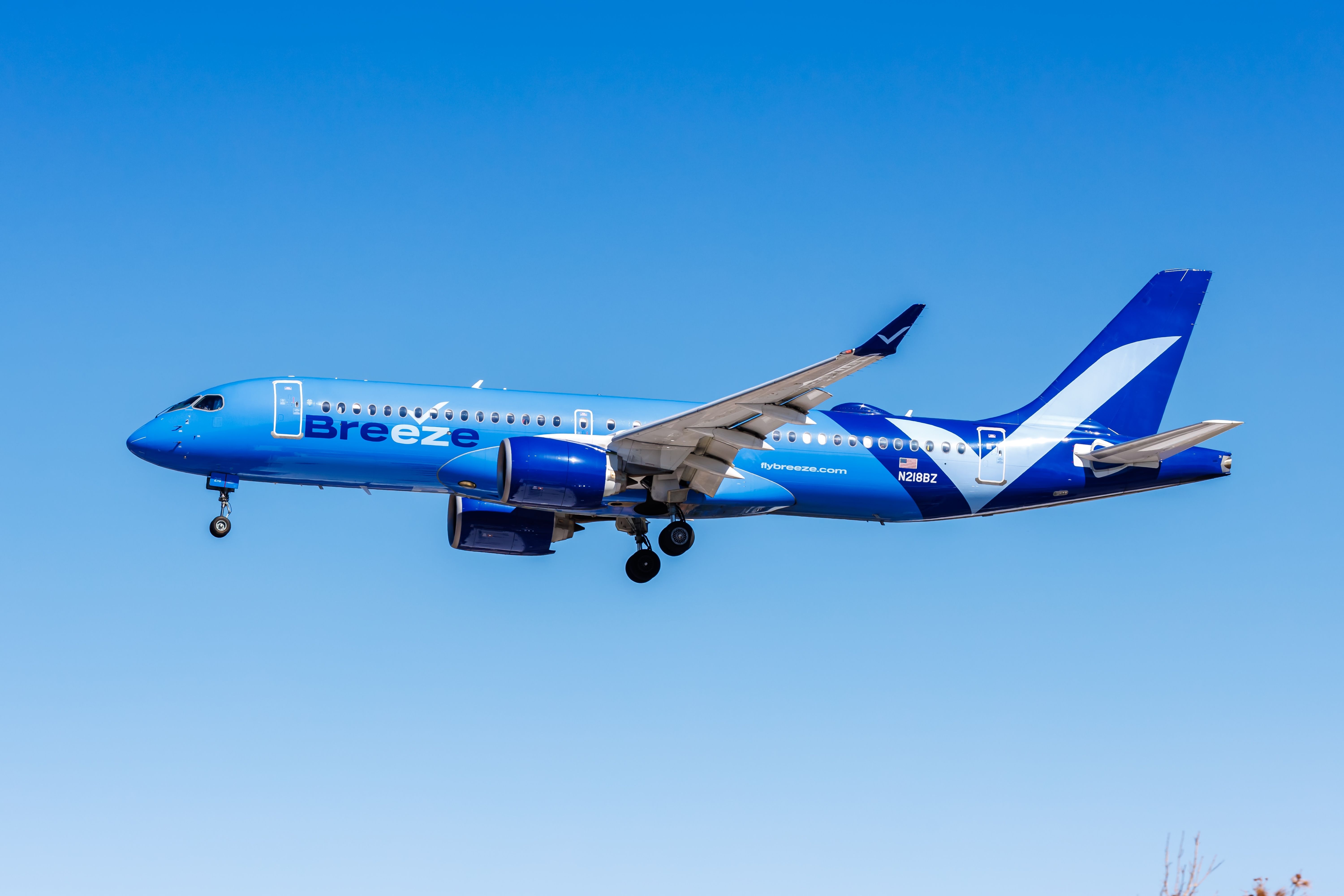 Breeze Airways Airbus A220-300 Landing in Las Shutterstock_2544807771