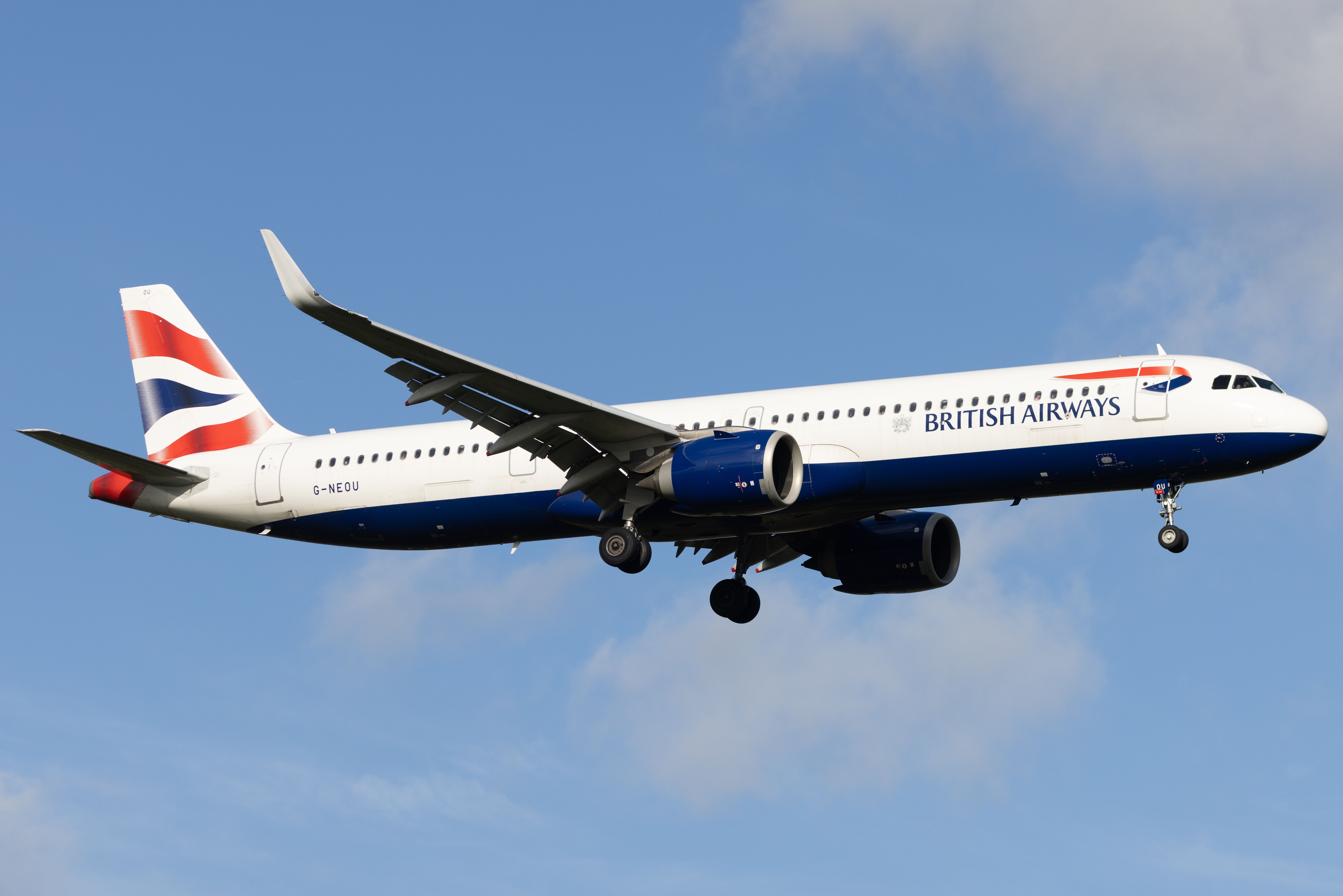 LHR Shutterstock_2368771023的英國航空公司空中客車A321Neo登錄