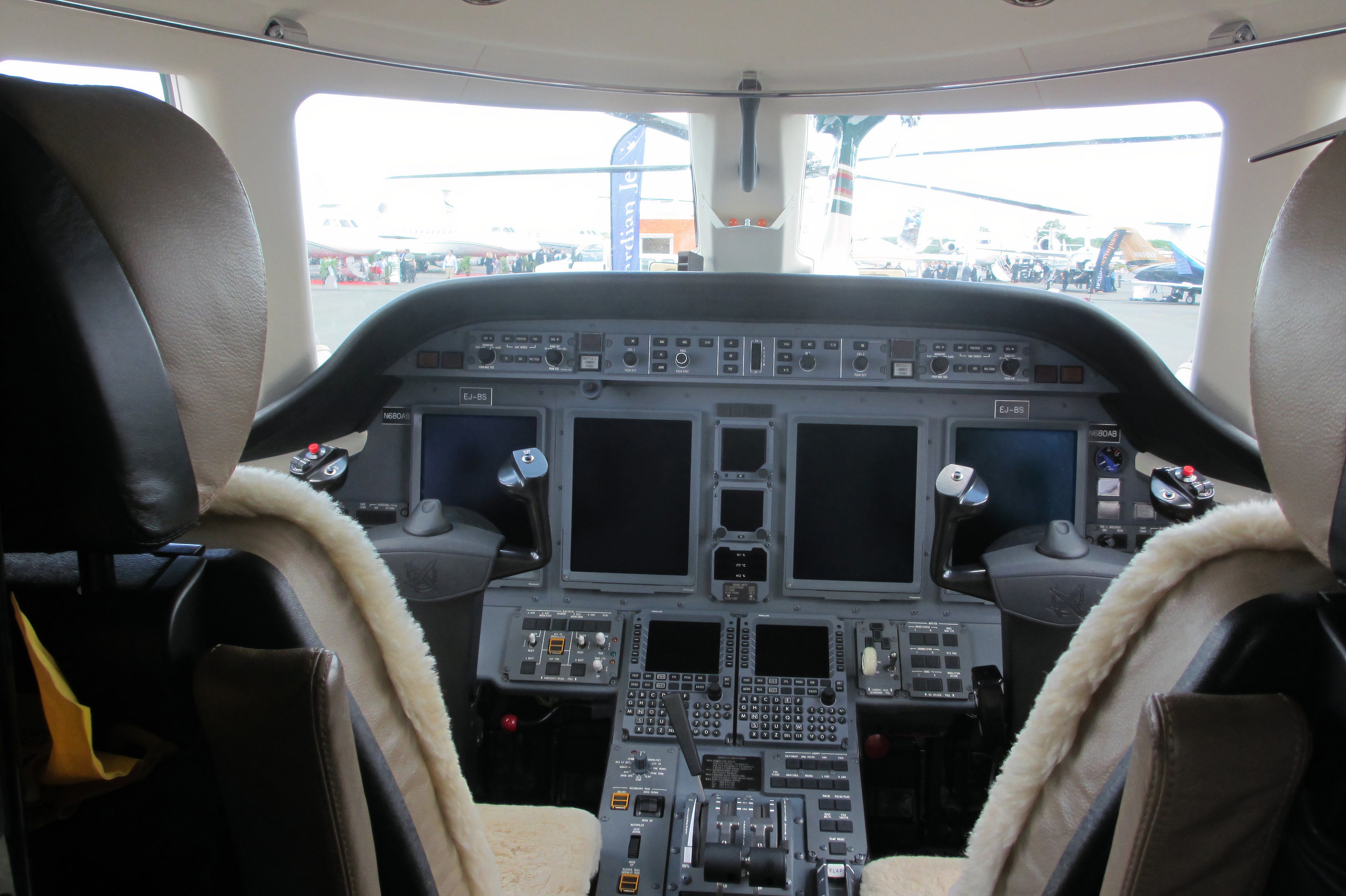 Cessna_citation_sovereign_cockpit