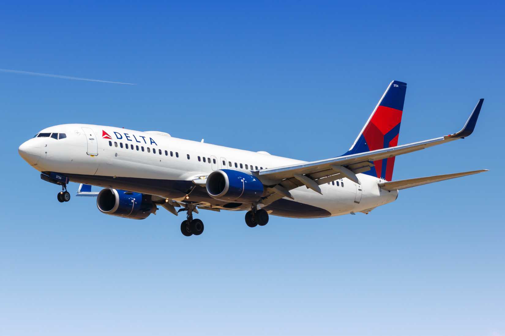Delta 737-800 shutterstock_1432430378