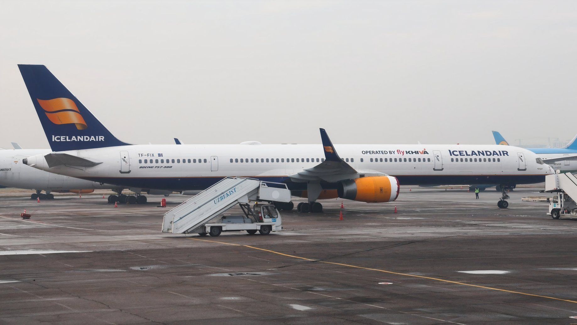 飛行Khiva波音757-300-1