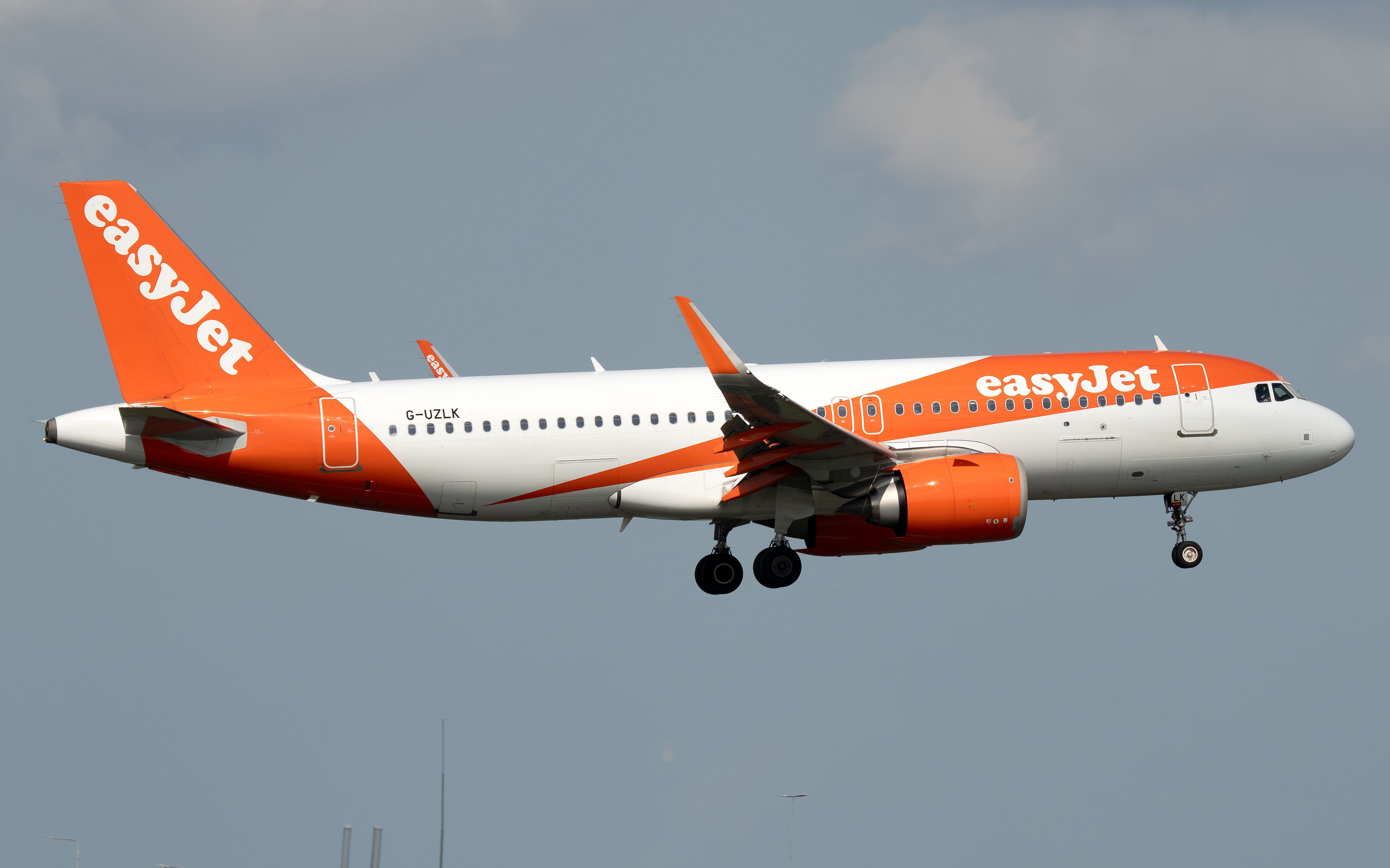 G-Uzlk Easyjet Airbus A320-251N (1)