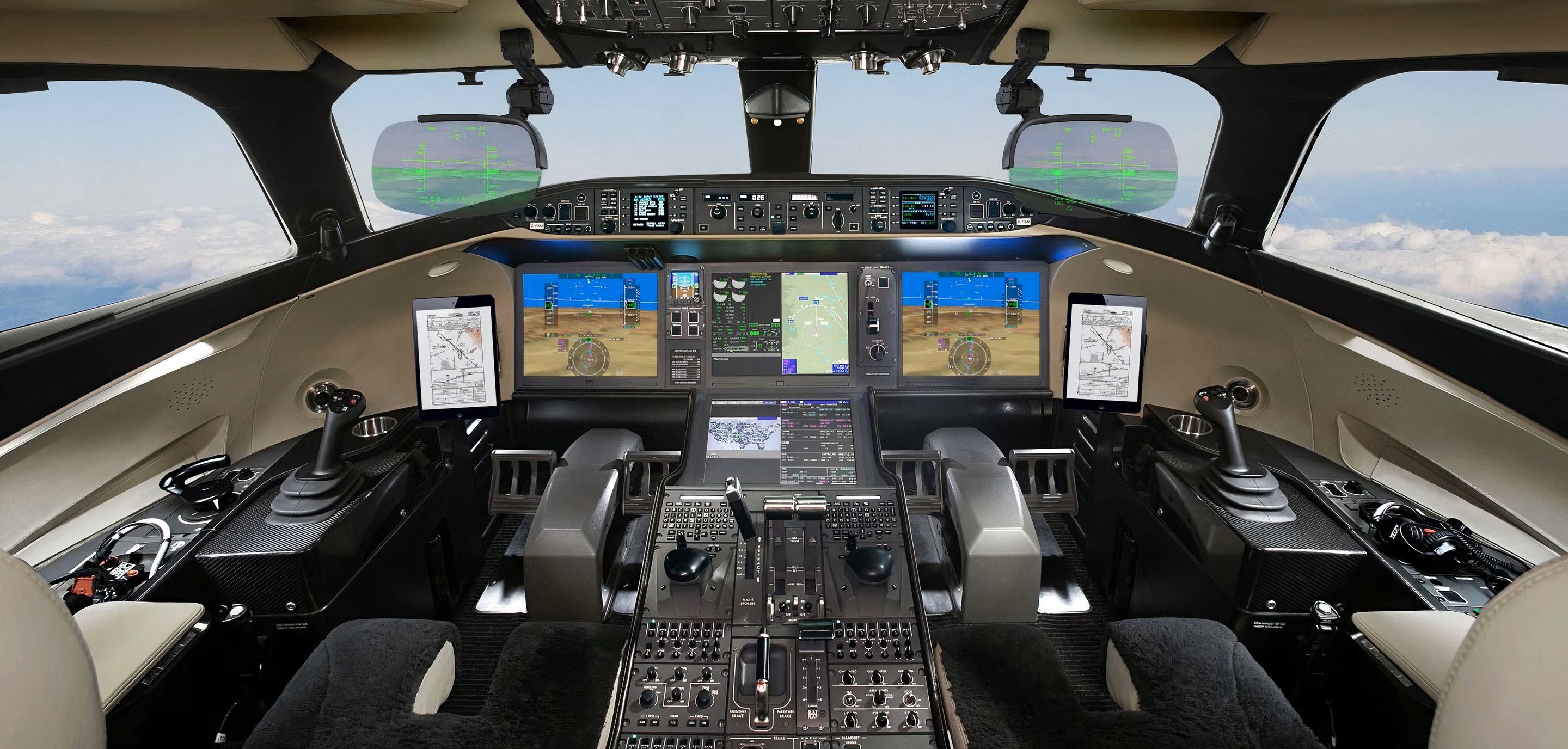 Global-7500 and Global-8000-Bombardier-Vision-Cockpit-Dual-Hud-2880x1376