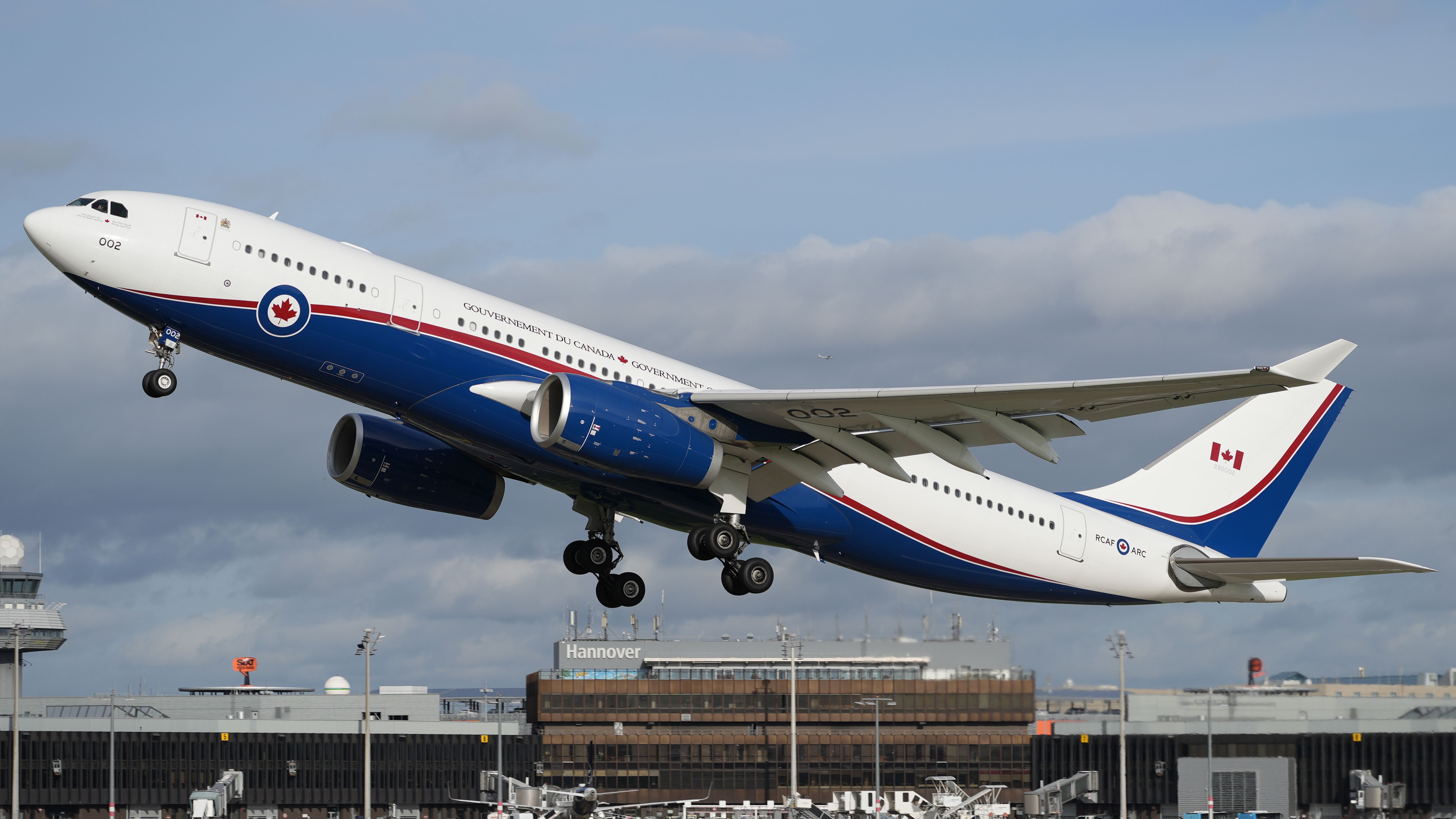 hannover_airport_royal_canadian_air_force_government_of_canada_airbus_cc-330_330002_（DSC03094）