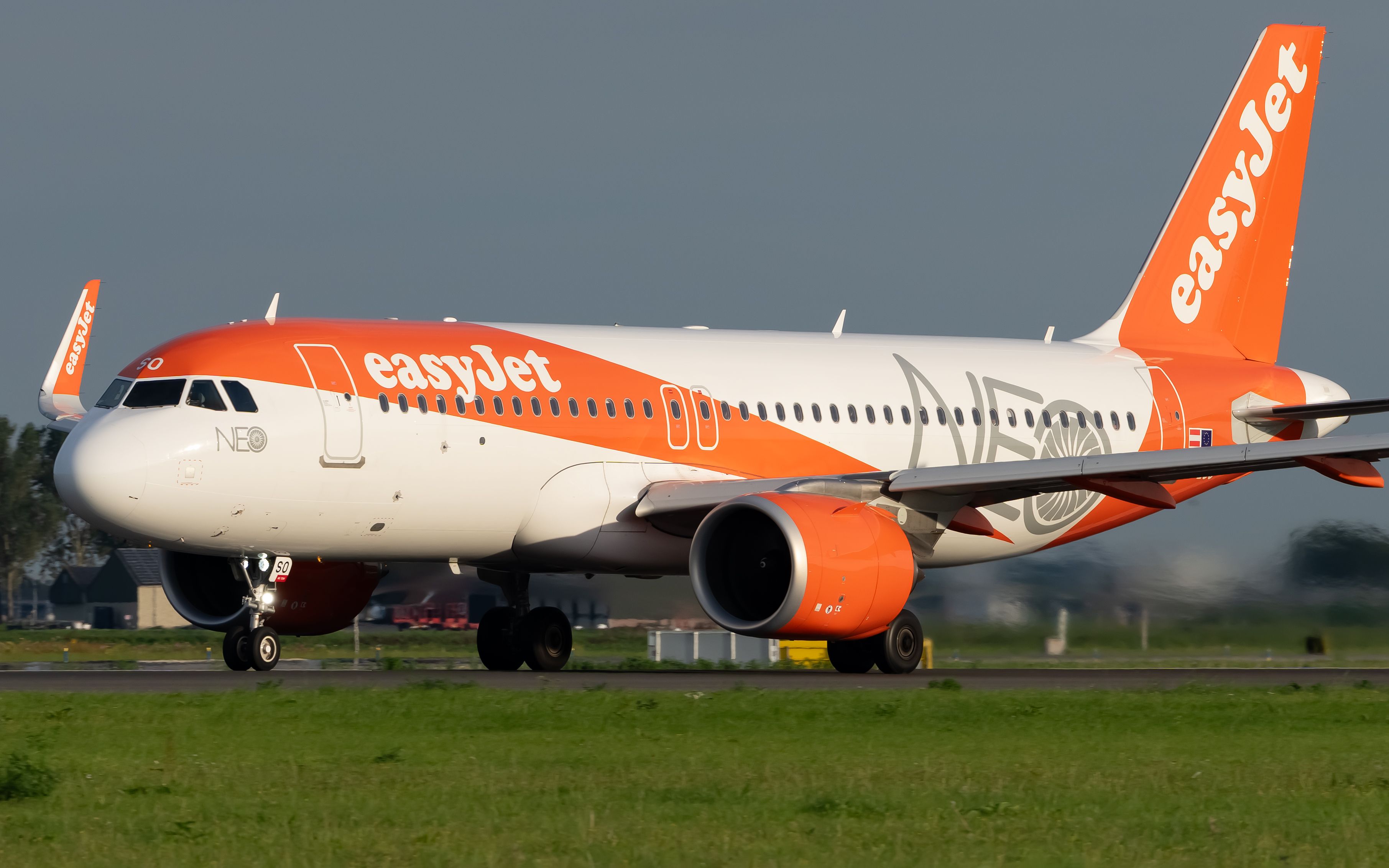 OE-LSO Easyjet (Neo Livery) Airbus A320-251N (2)