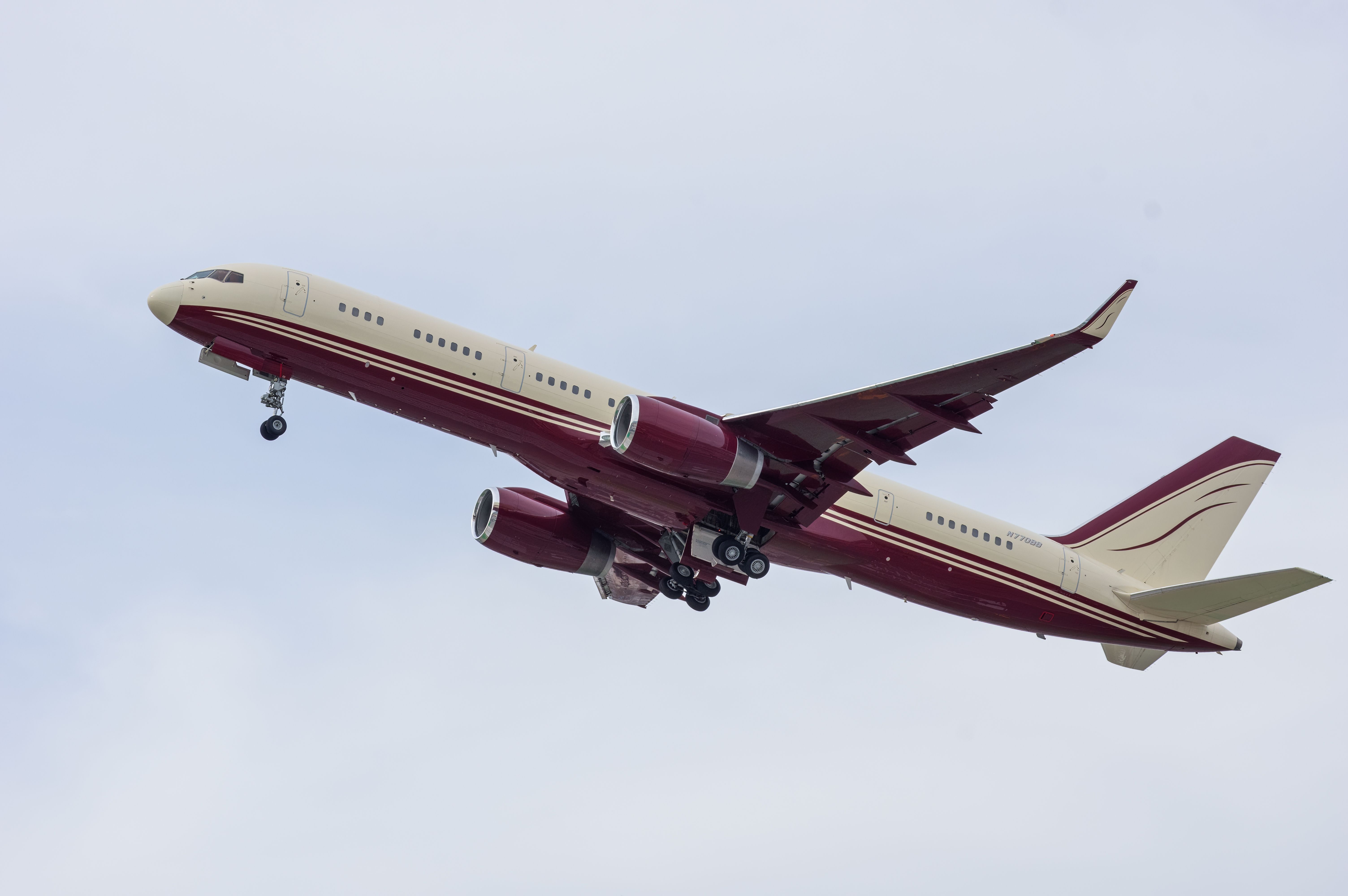 Yucaipa公司波音飛機，同樣私人運營的757-200