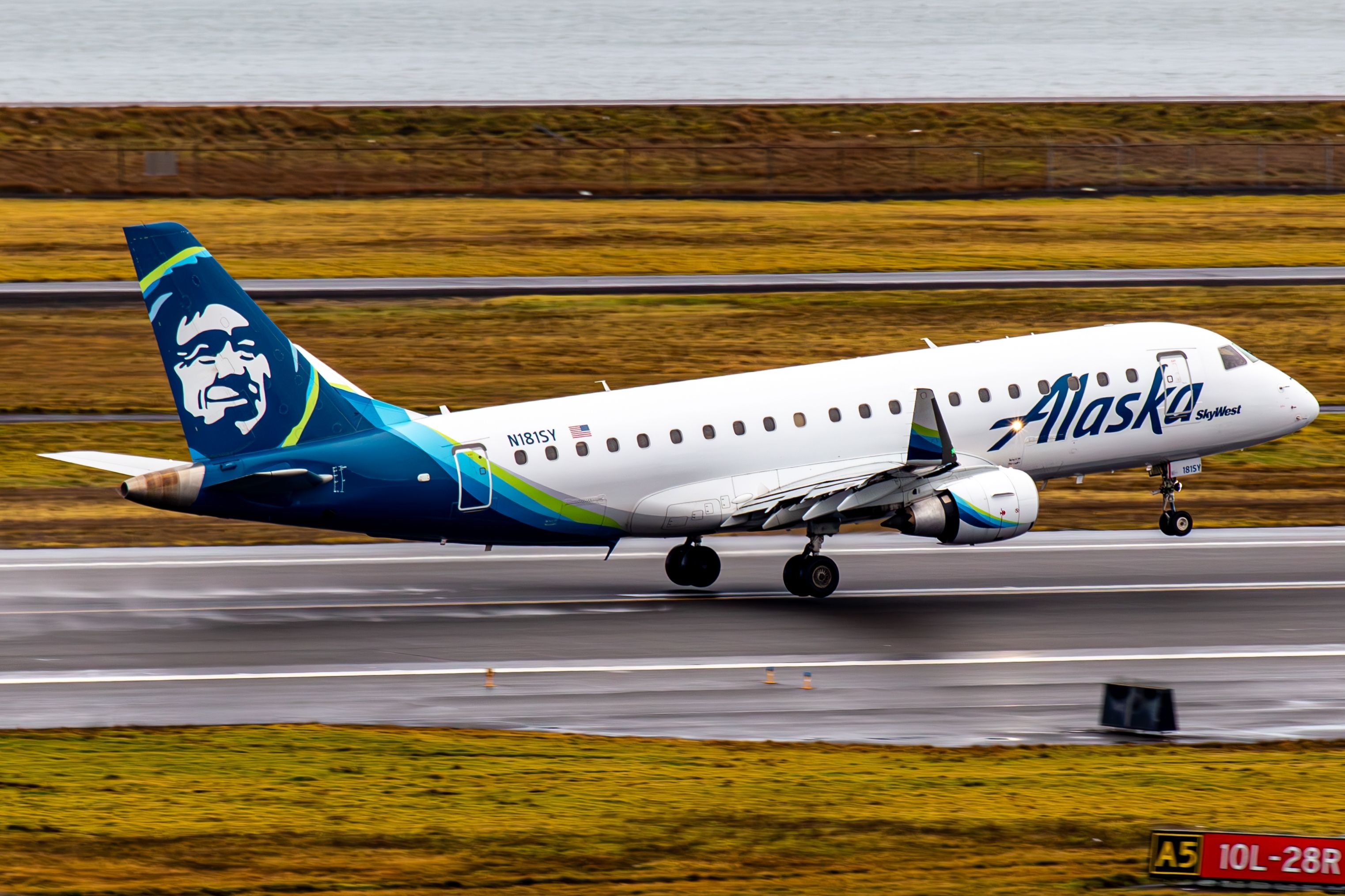 Meet J-AIR: JAL's Subsidiary Flying Embraer Regional Jets