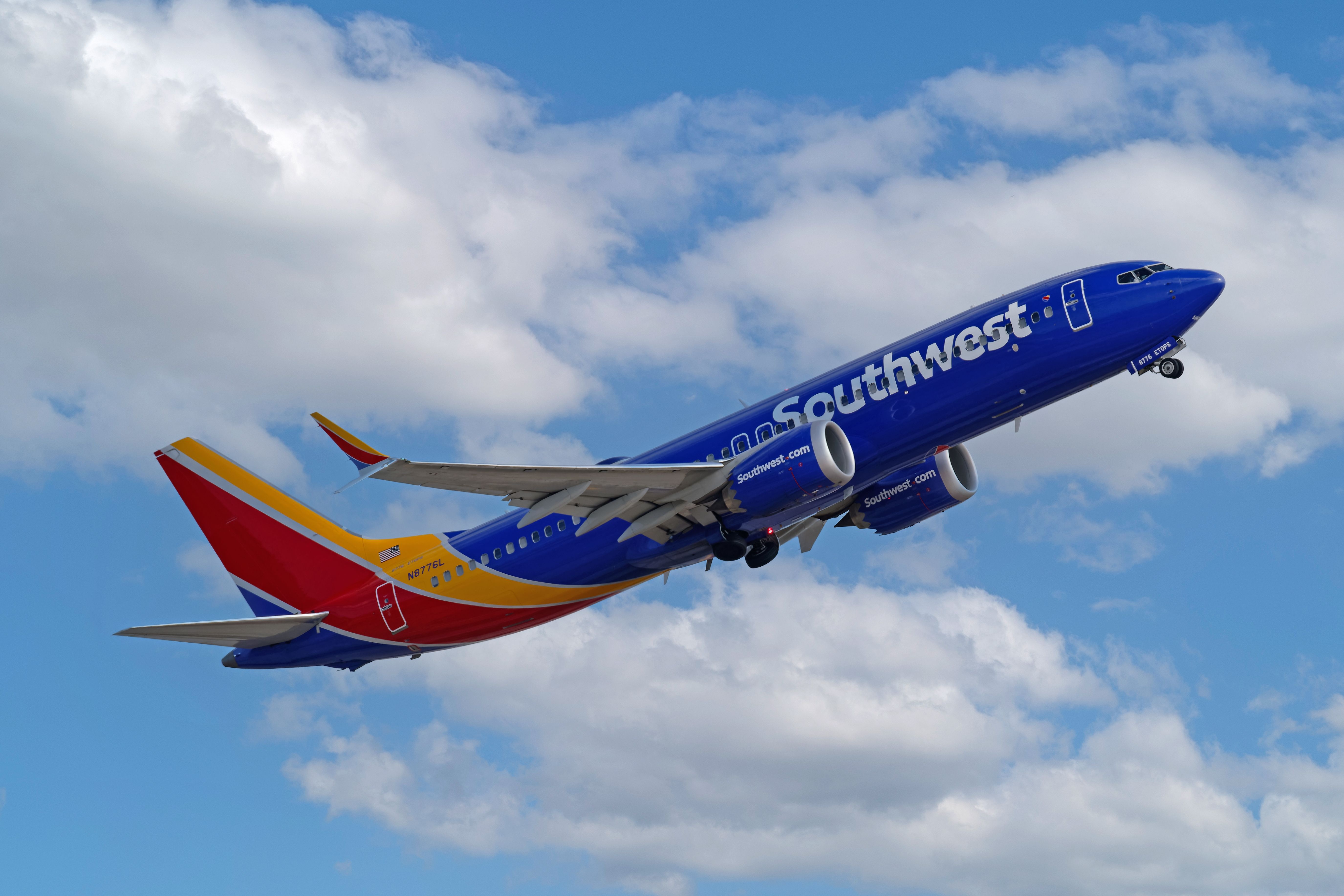 Southwest Airlines Boeing 737 MAX 8 departing PHX