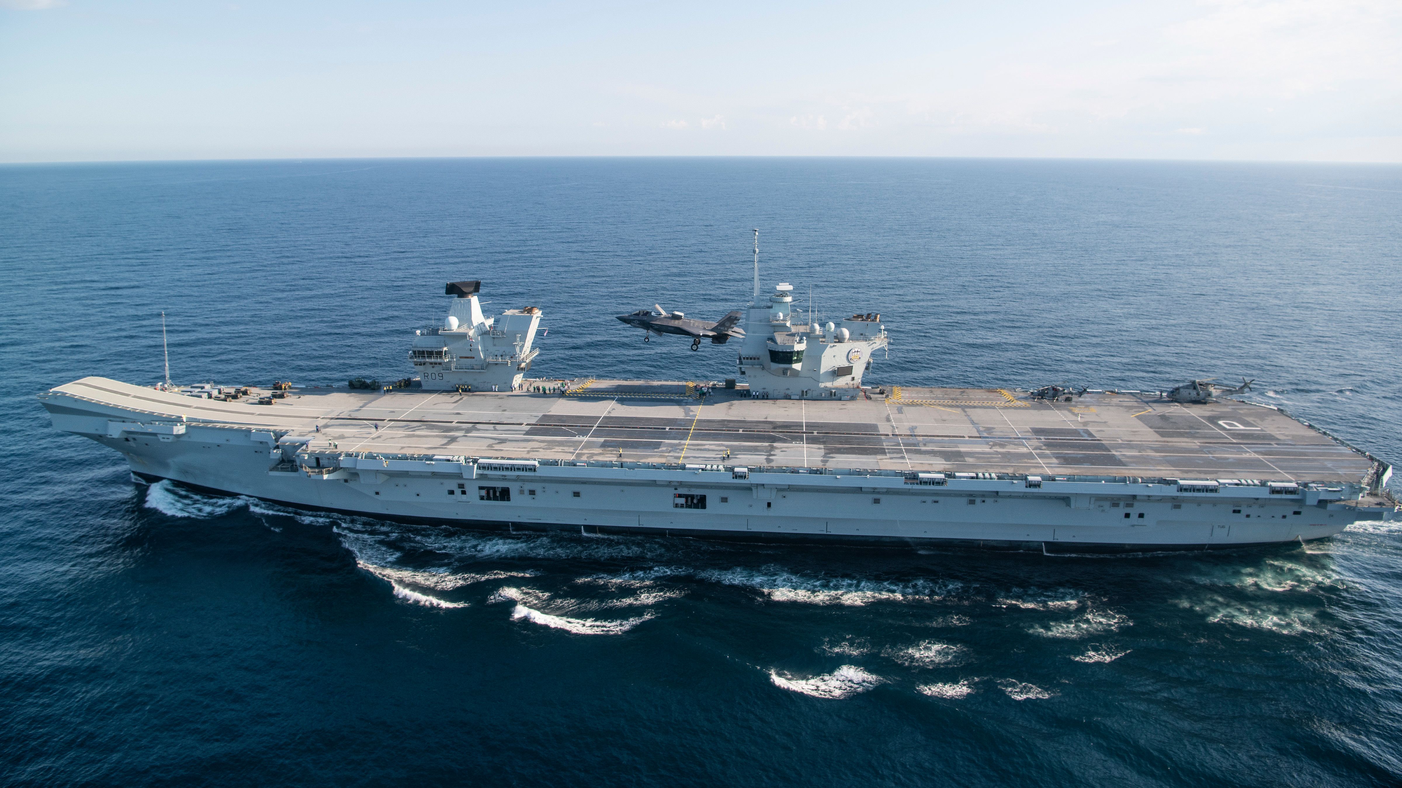 Us_navy_lockheed_martin_f-35b_of_vx-23_lands_aboard_hms_prince_of_wales_ (r09) _in_the_atlantic_ocean, _11_OCTOBER_2023_ (231011-o-zb537-3376)