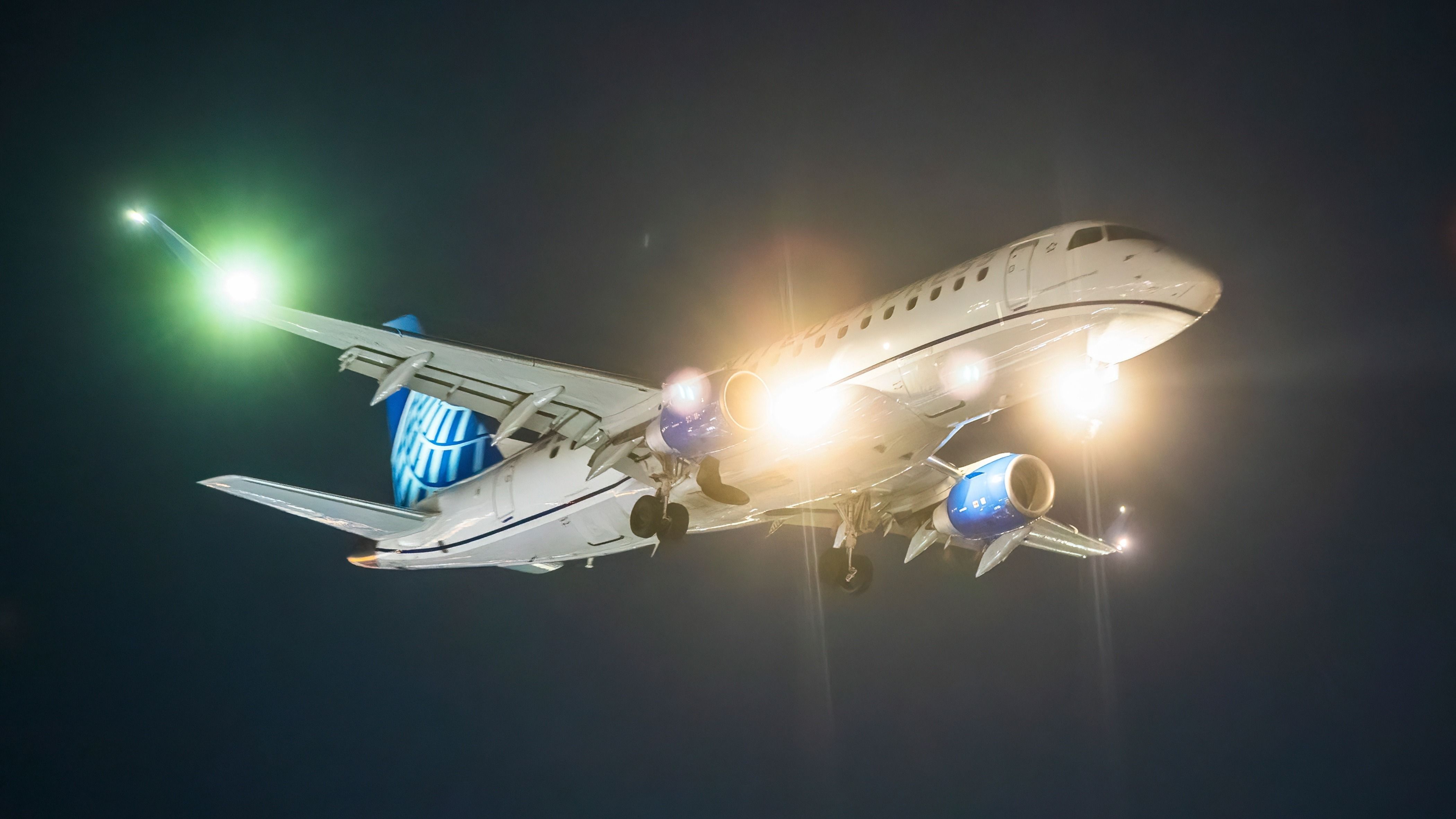 UNITED Express Embraer E175 Landing at Lax Shutterstock_2578172767