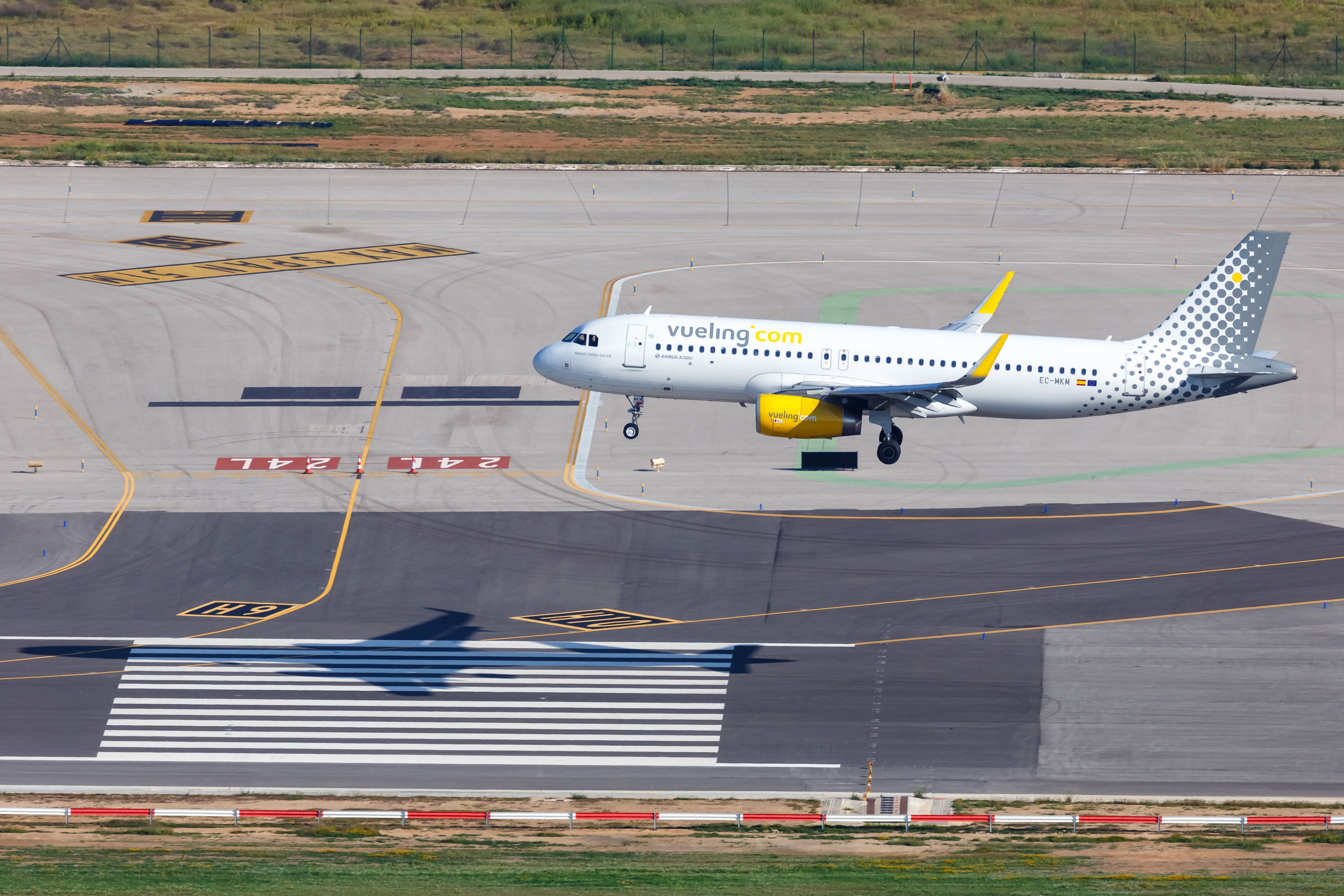 Vueling Airbus A320 Landing at AGP Shutterstock_1768291235