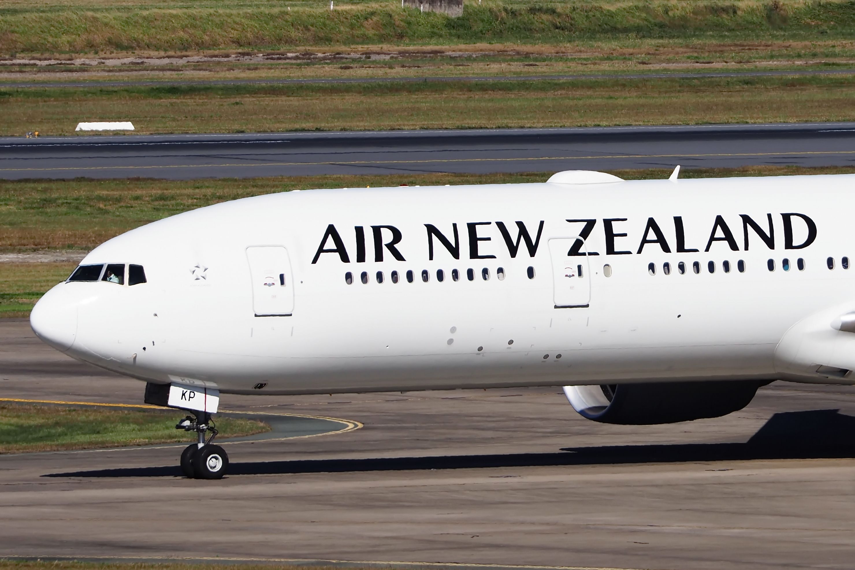 Air New Zealand Boeing 777-300ER at Brisbane Airport BNE shutterstock_1462689245