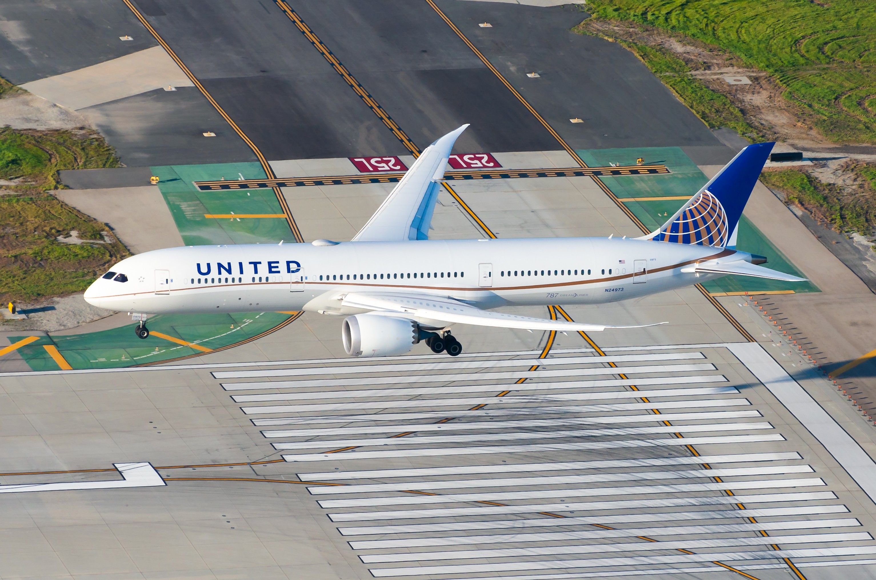 United Airlines Boeing 787-9 Dreamliner.