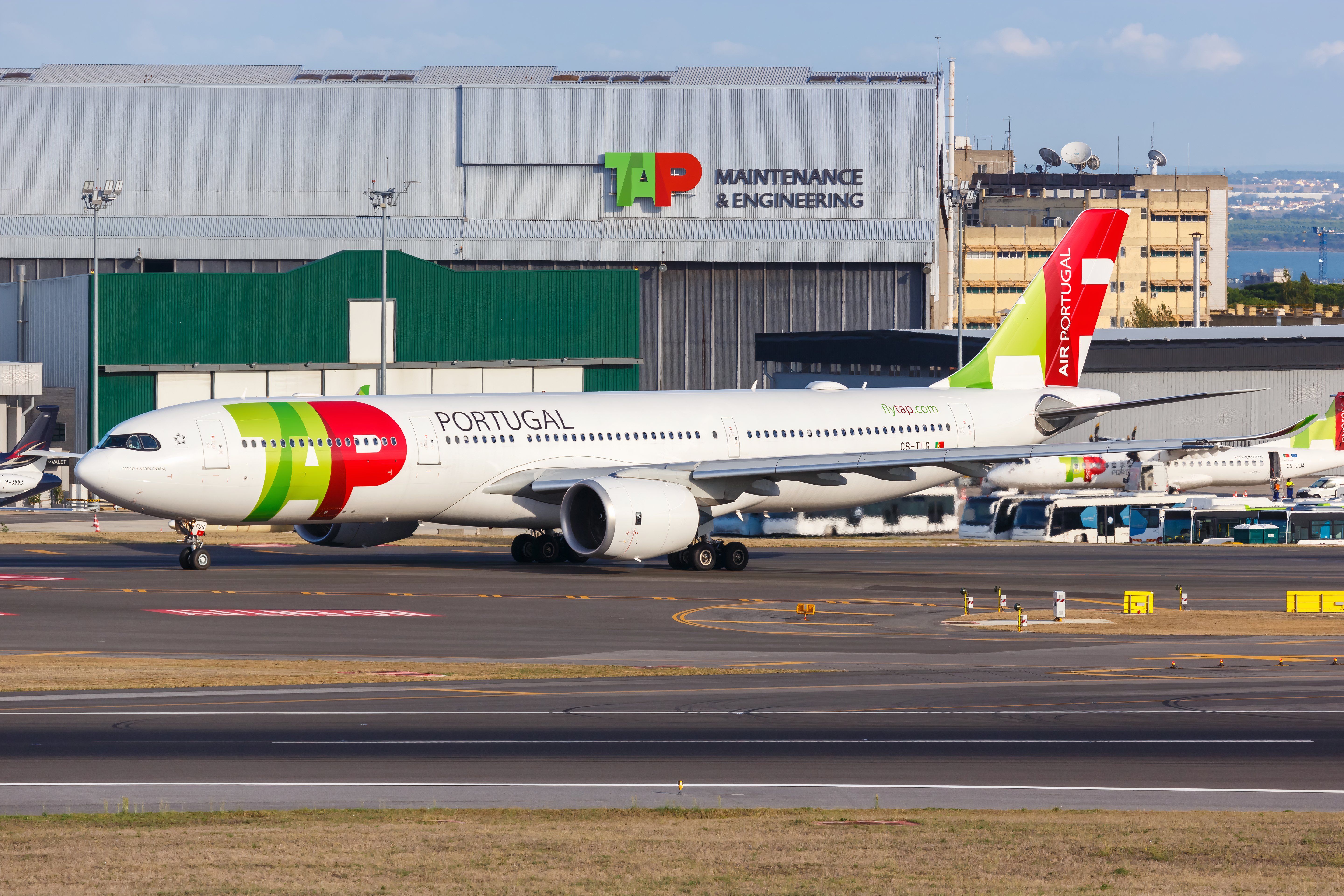 TAP A330neo CS-TUG shutterstock_2054076599