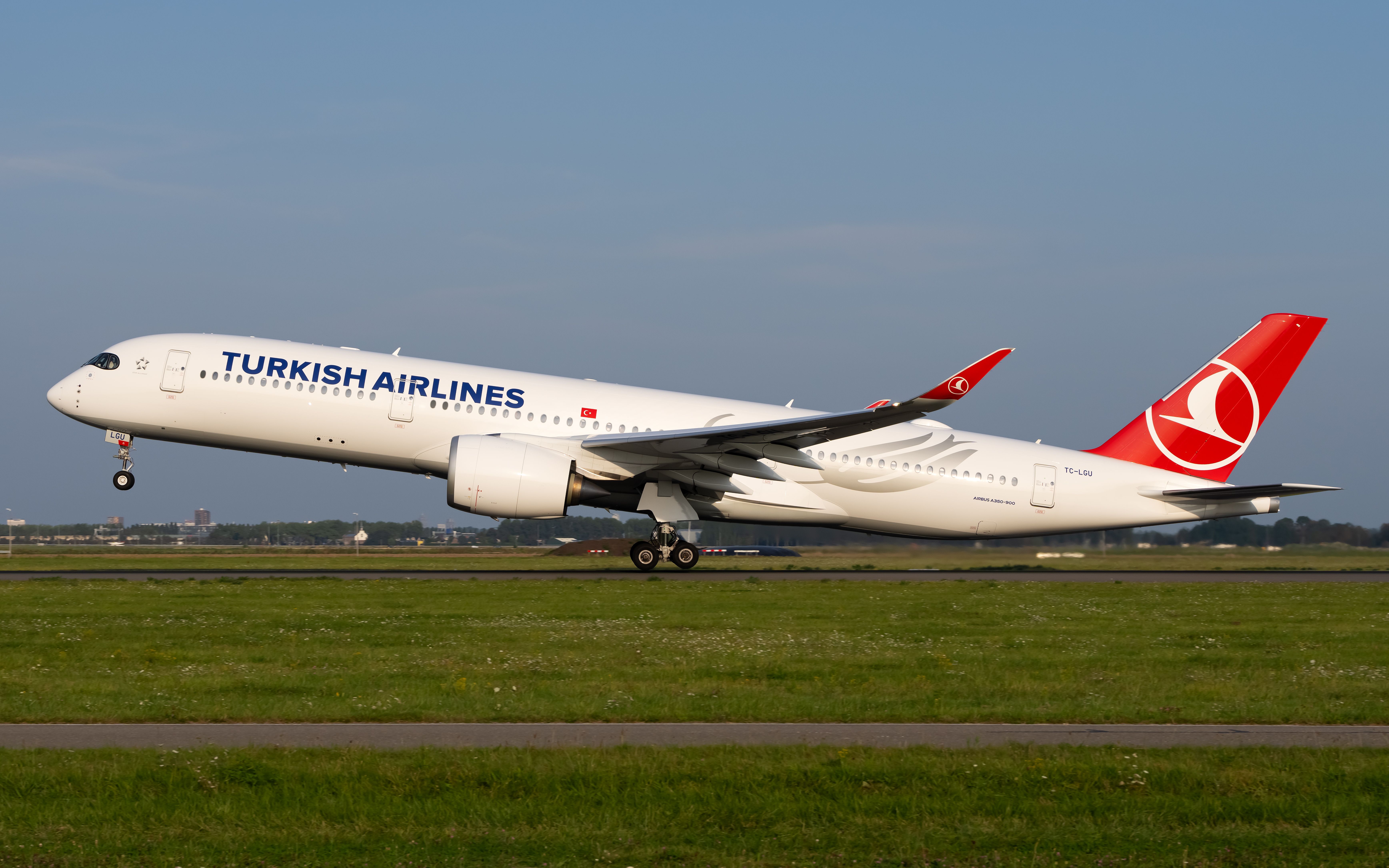 TC-LGU Turkish Airlines Airbus A350-941 (1)