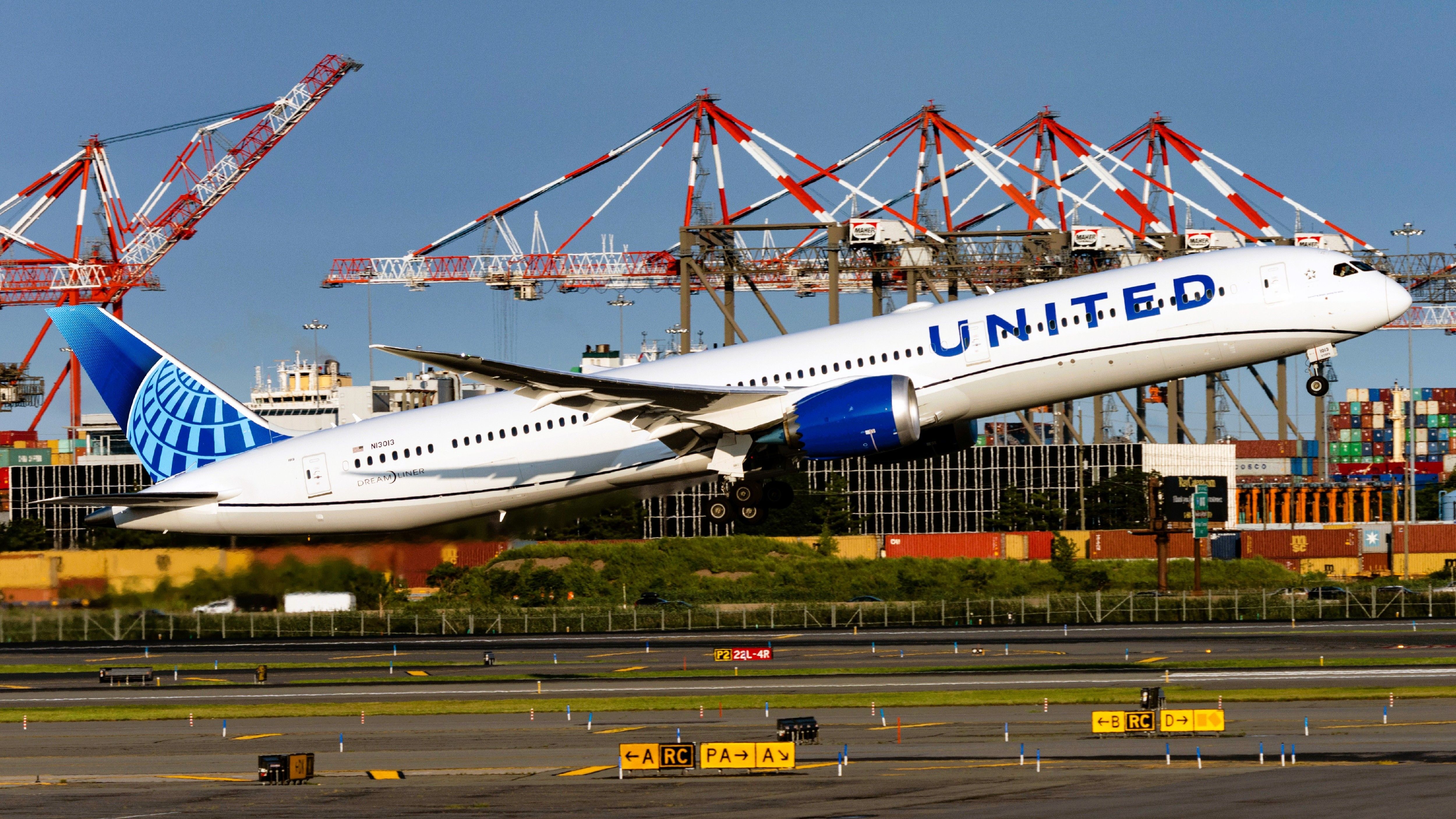 United Airlines Boeing 787-10 Dreamliner 16_9