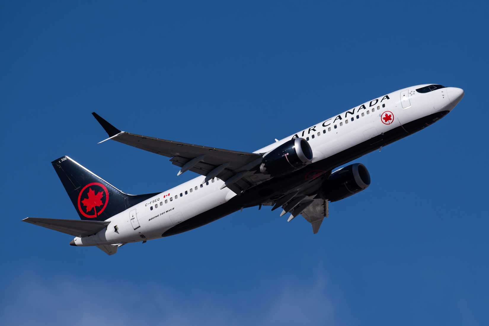 Air Canada Boeing 737 MAX 8 departing 